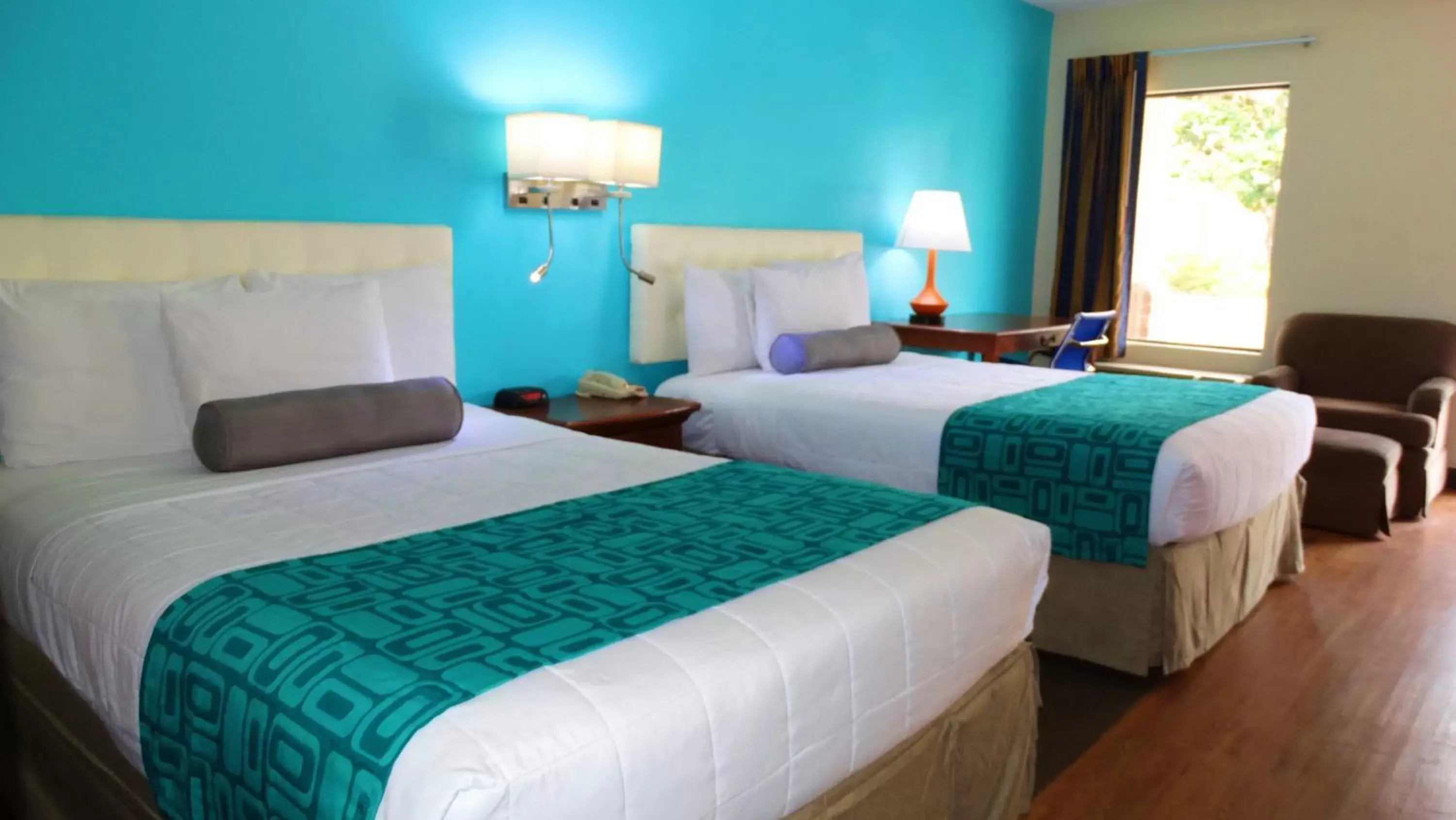 Photo of the whole room, Bed in Howard Johnson by Wyndham Savannah GA Photo of the whole room, Bed in Howard Johnson by Wyndham Savannah GA