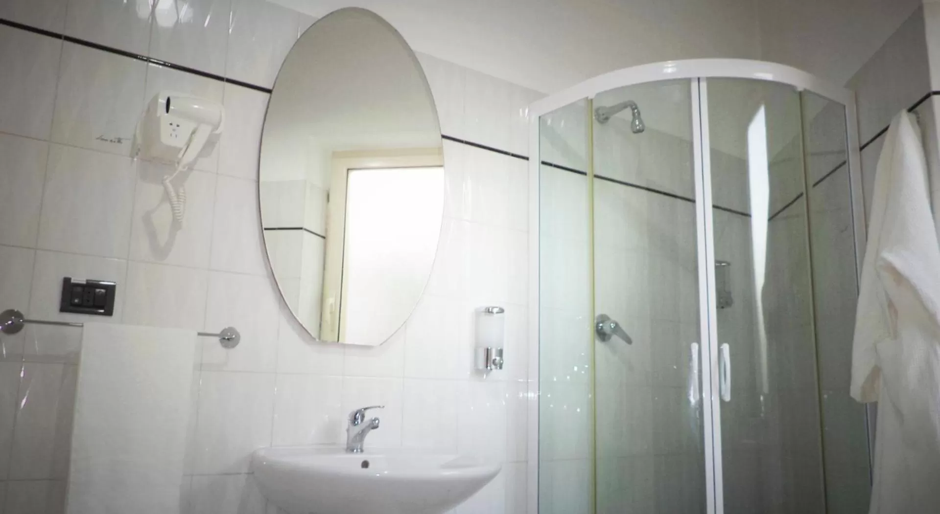 Shower, Bathroom in Il Girasole