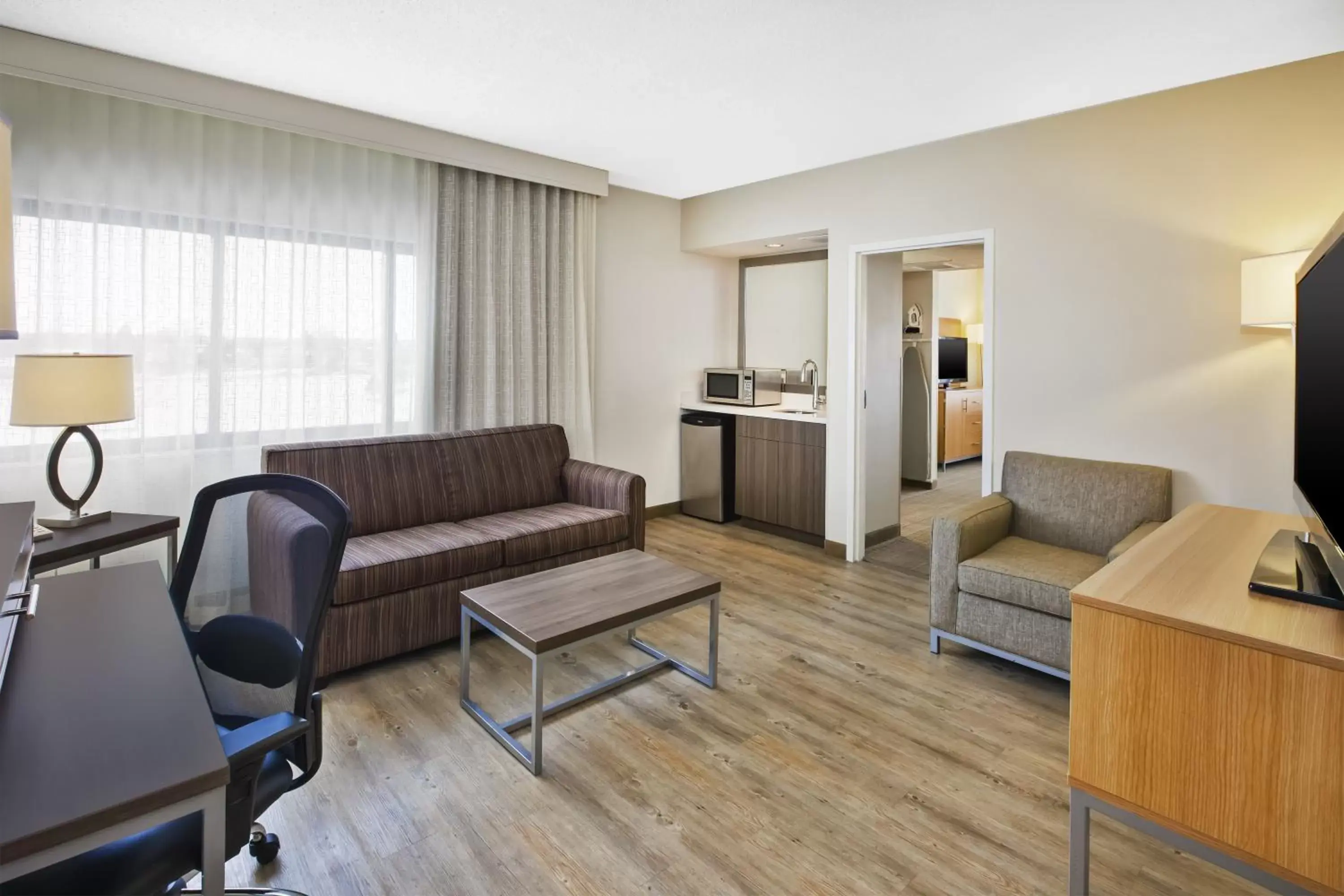 Photo of the whole room, Seating Area in Holiday Inn Rapid City - Rushmore Plaza, an IHG Hotel