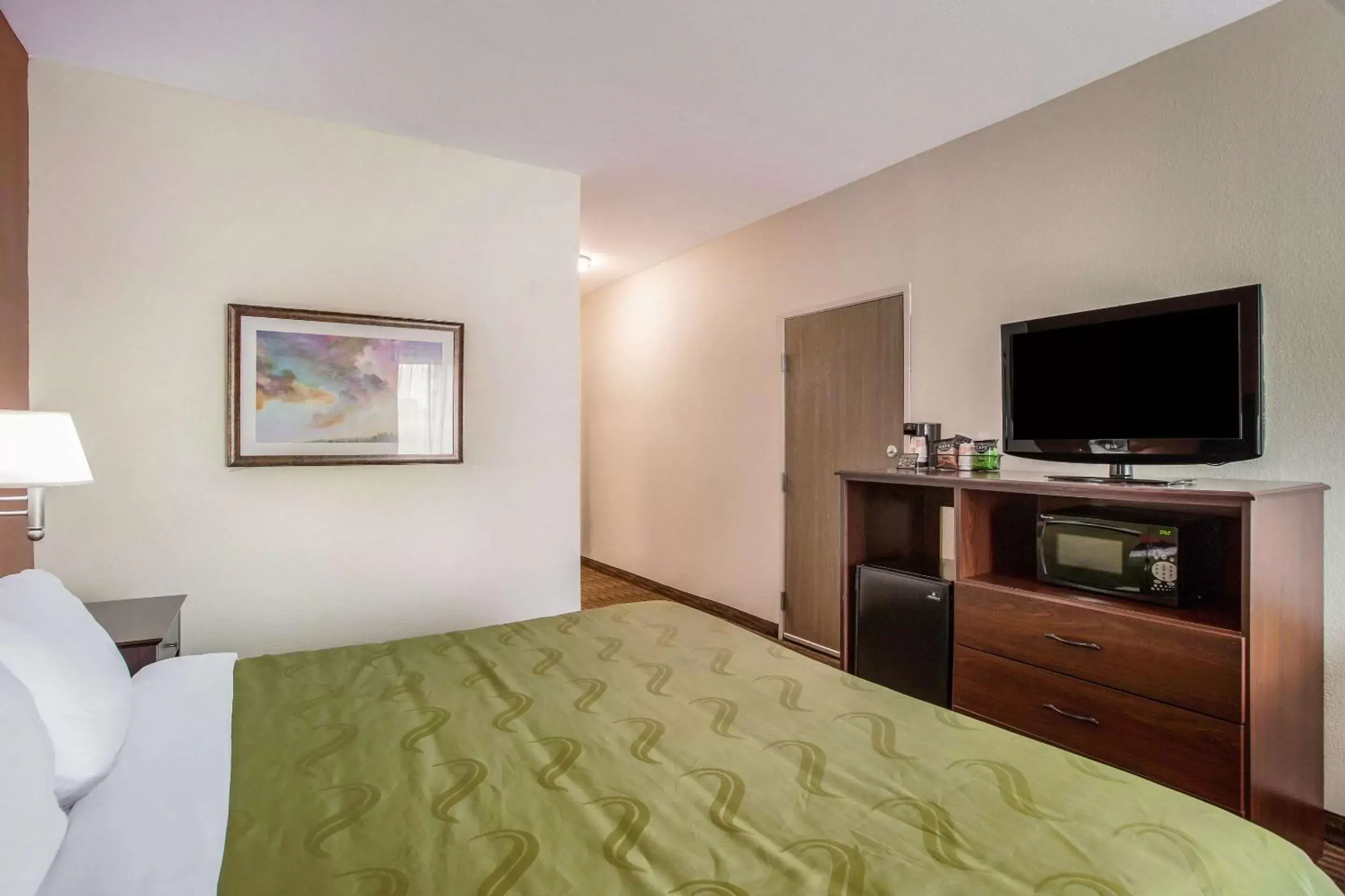 Photo of the whole room, Bed in Quality Inn & Suites Lawrence - University Area