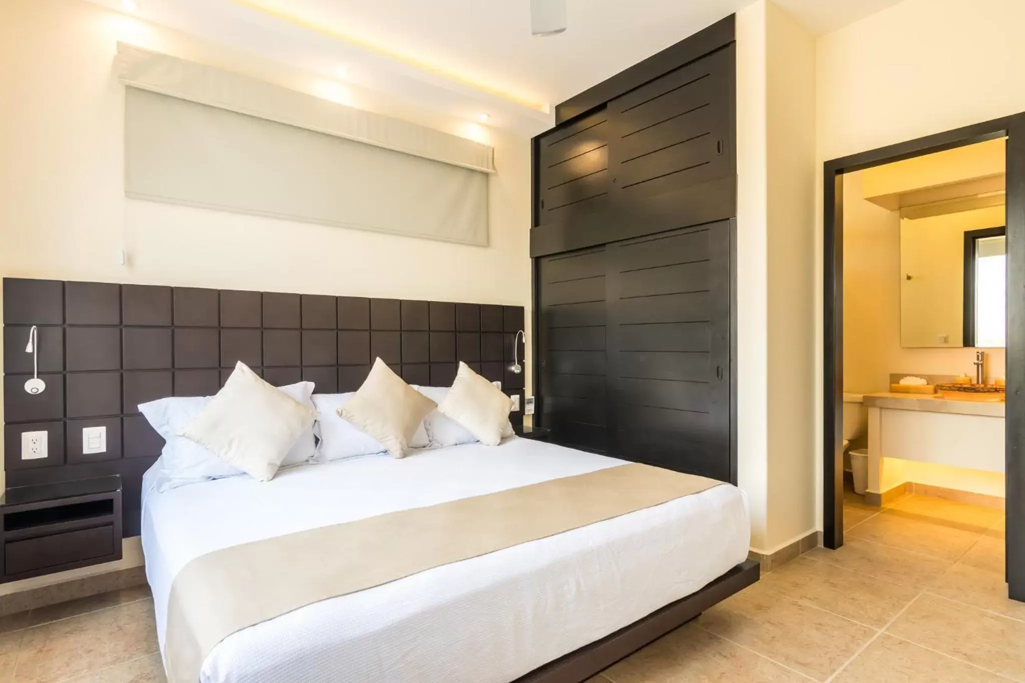 Bed, Room Photo in Vivo Resorts