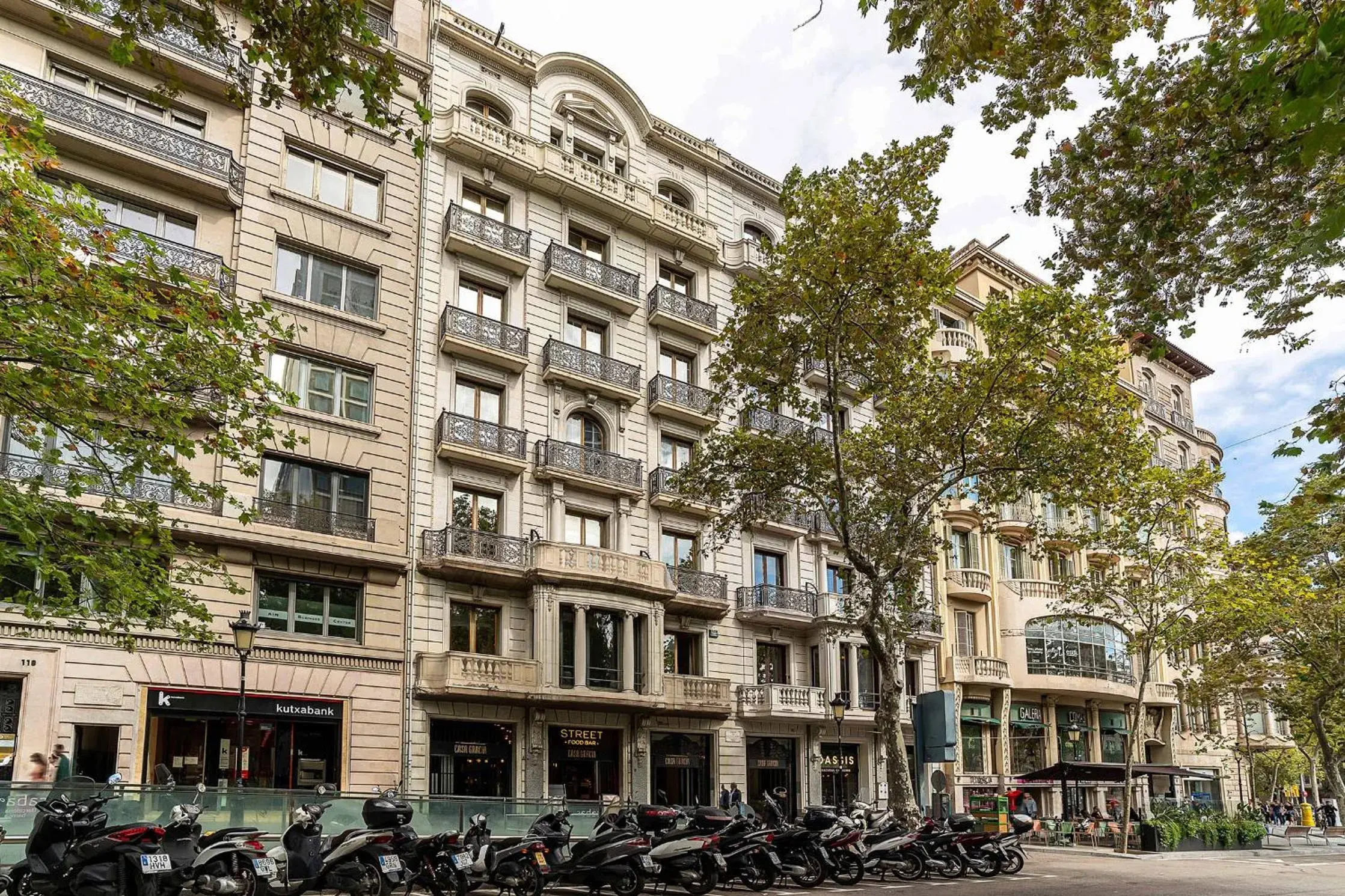 Facade/entrance, Property Building in Casa Gracia Barcelona Hostel