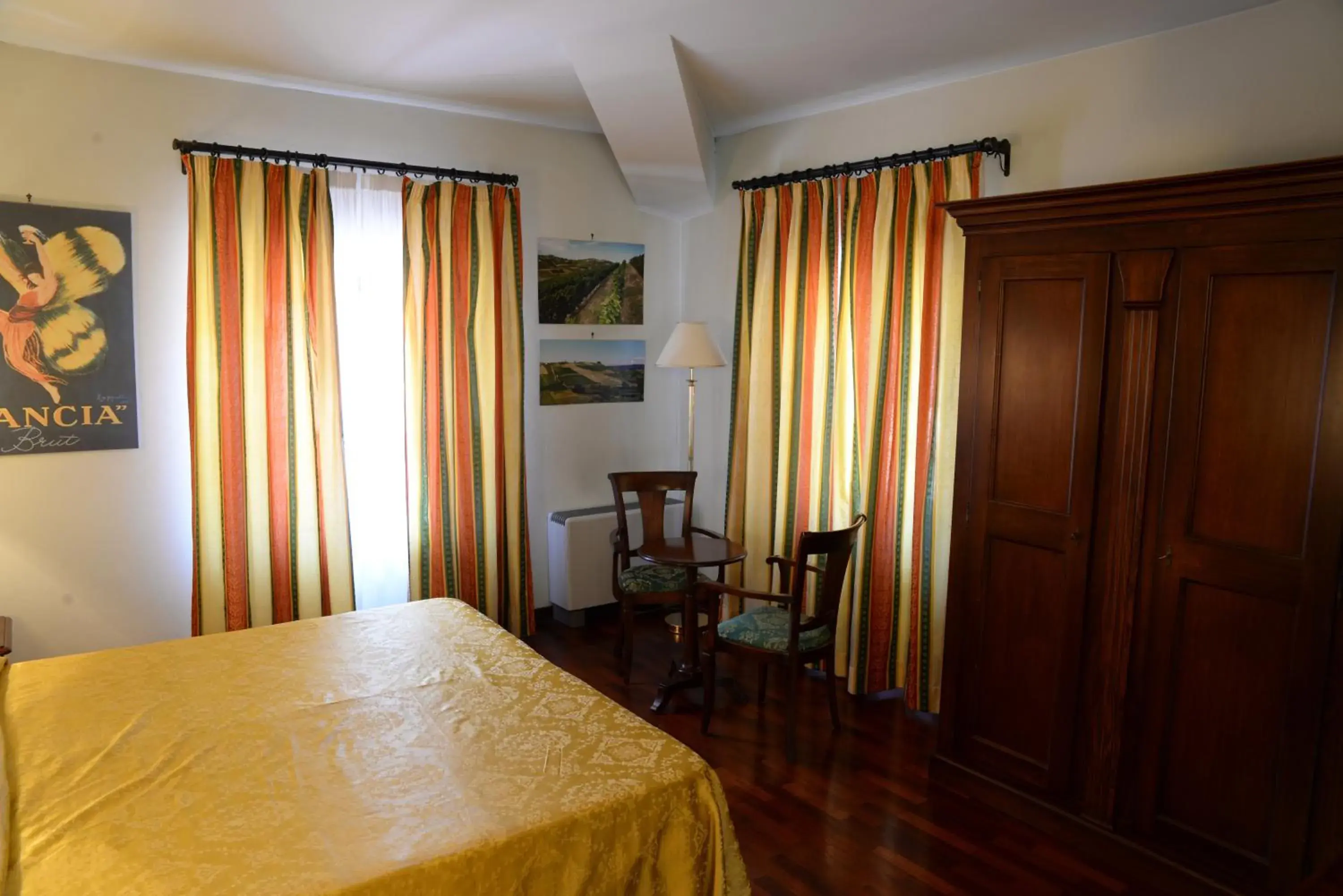 Bed in Villa Chiara Hotel