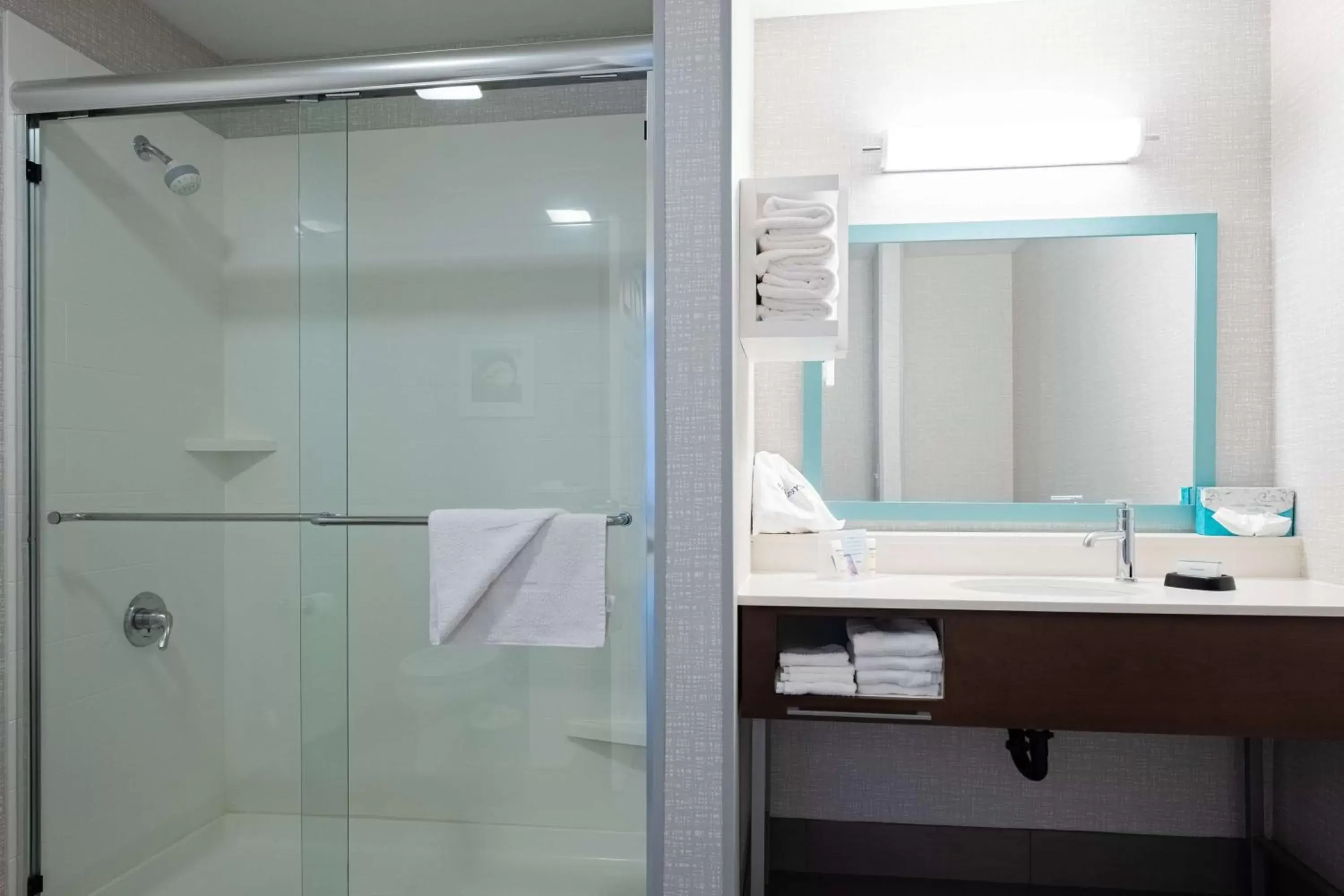 Bathroom in Hampton Inn & Suites Salt Lake City Airport