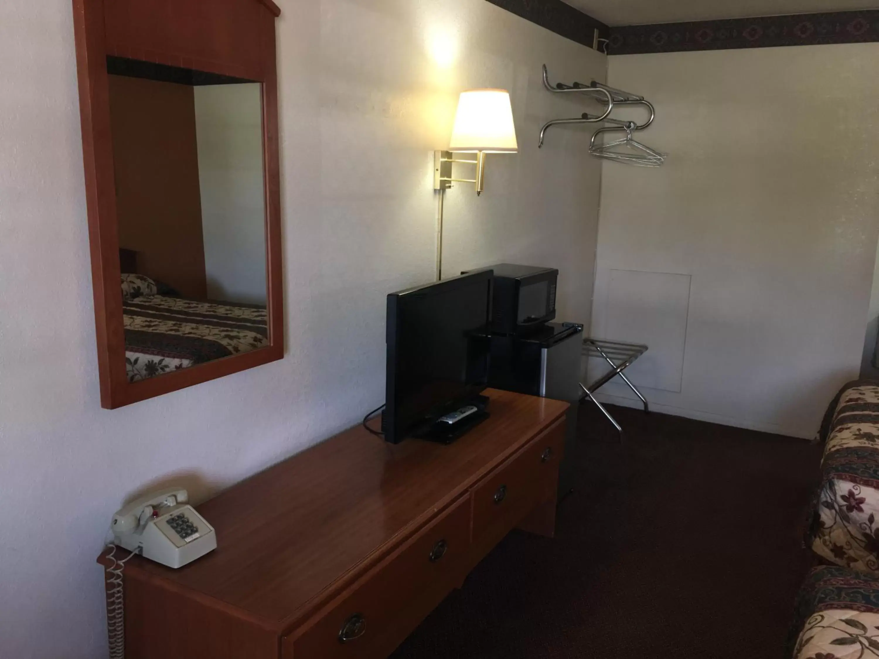 TV/Entertainment Center in Finn's Motel