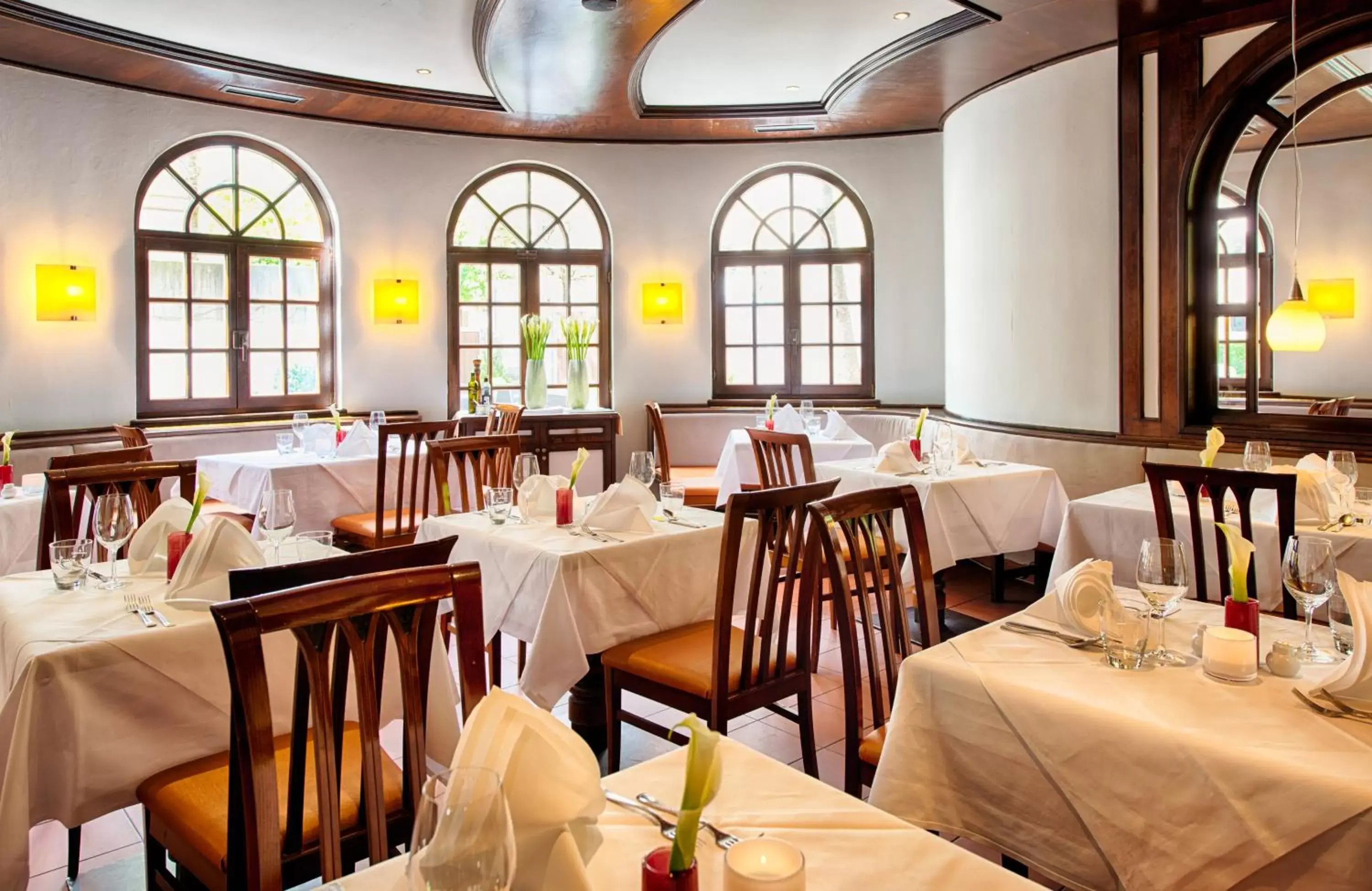 Restaurant/Places to Eat in Leonardo Hotel & Residenz München