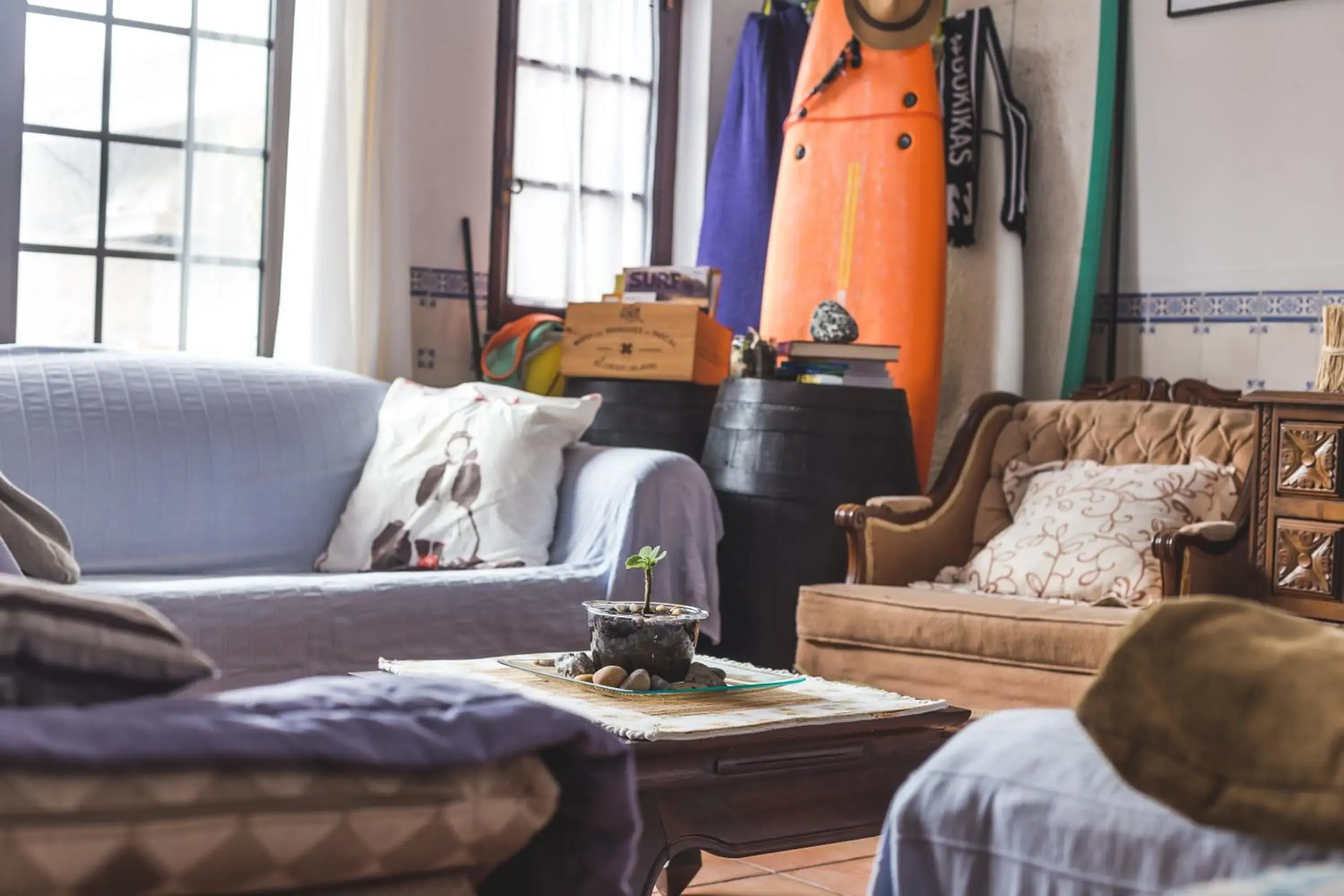 Living room in Ericeira Chill Hill Hostel & Private Rooms - Peach Garden Living room in Ericeira Chill Hill Hostel & Private Rooms - Peach Garden