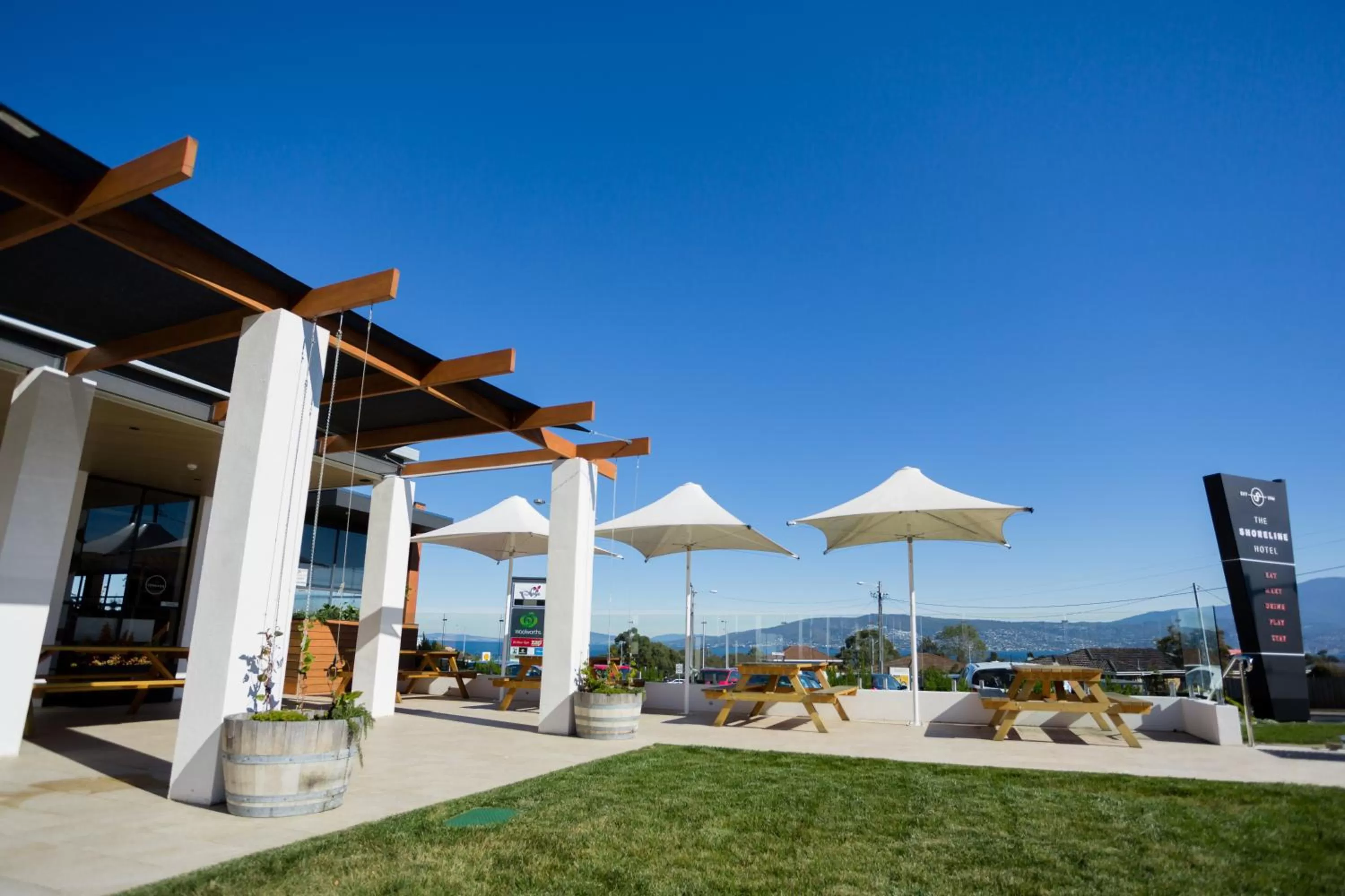 Patio in Shoreline Hotel