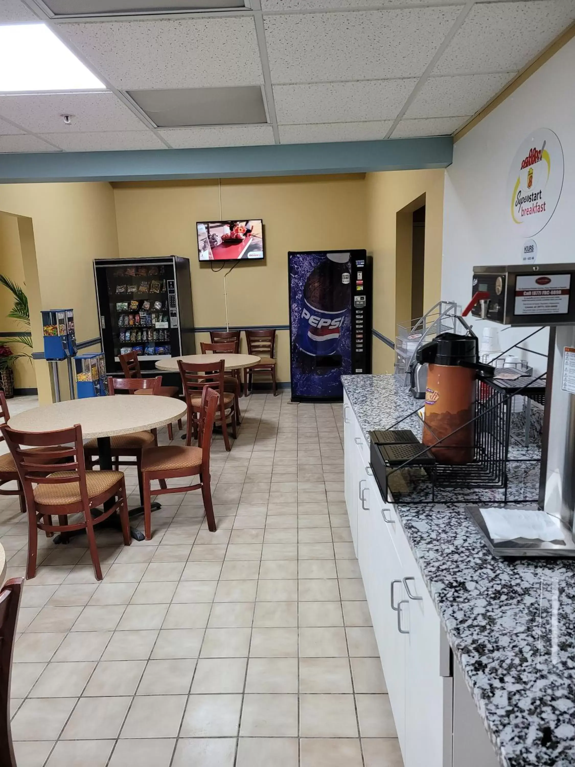 Restaurant/Places to Eat in Super 8 by Wyndham Newcomerstown