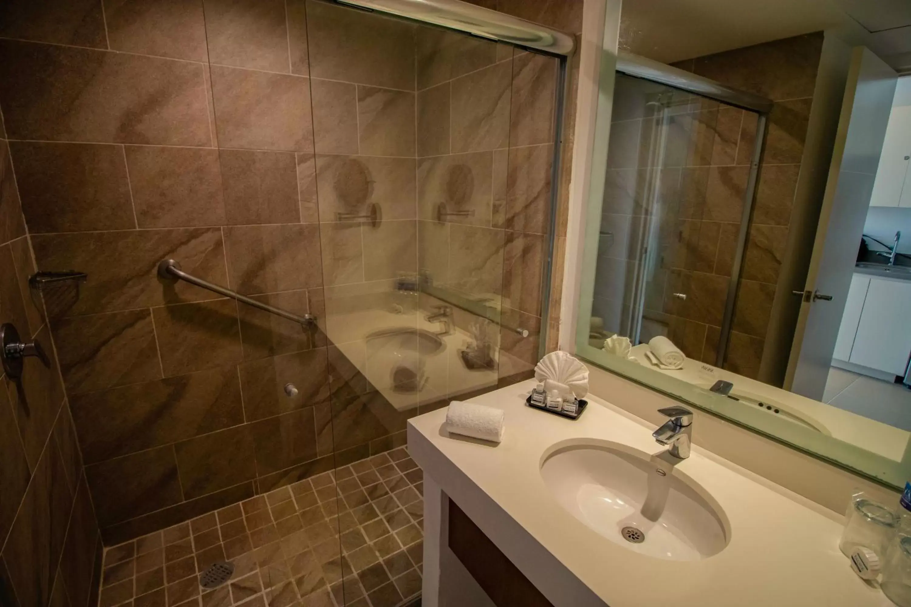 Toilet, Bathroom in Pacific Palace Beach Tower Hotel