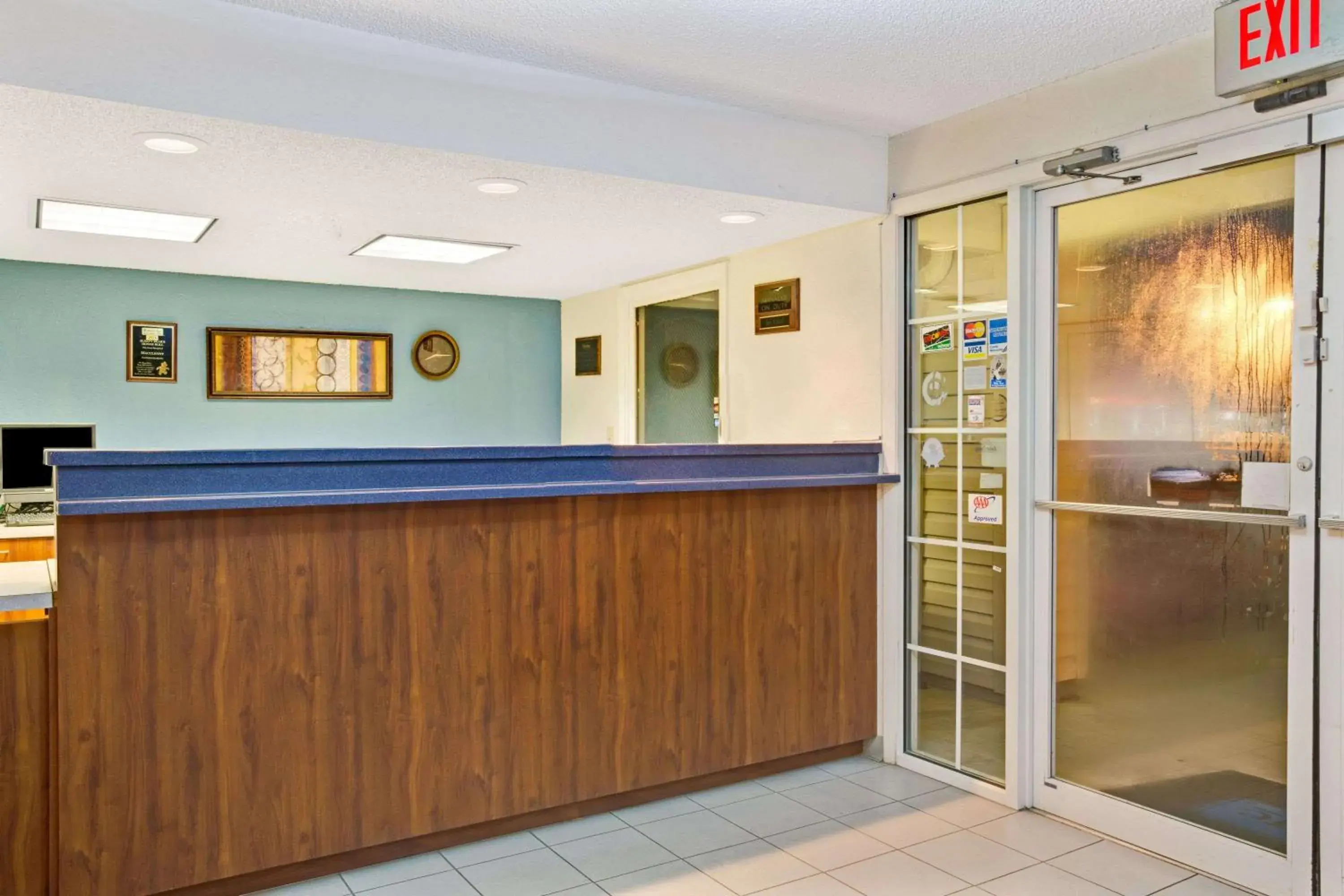 Lobby or reception, Lobby/Reception in Travelodge Suites by Wyndham MacClenny