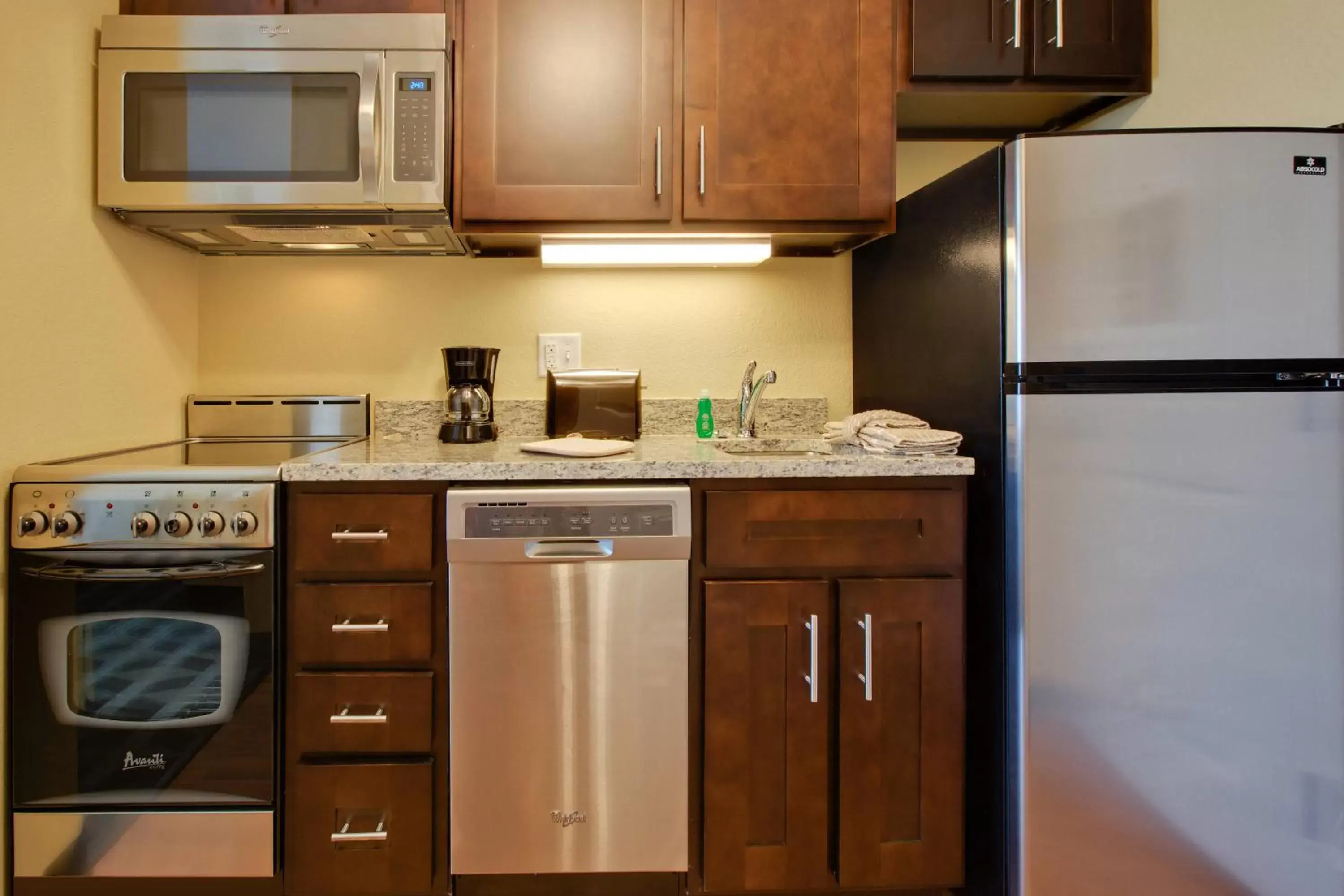 Kitchen or kitchenette, Kitchen/Kitchenette in TownePlace Suites by Marriott Corpus Christi Portland