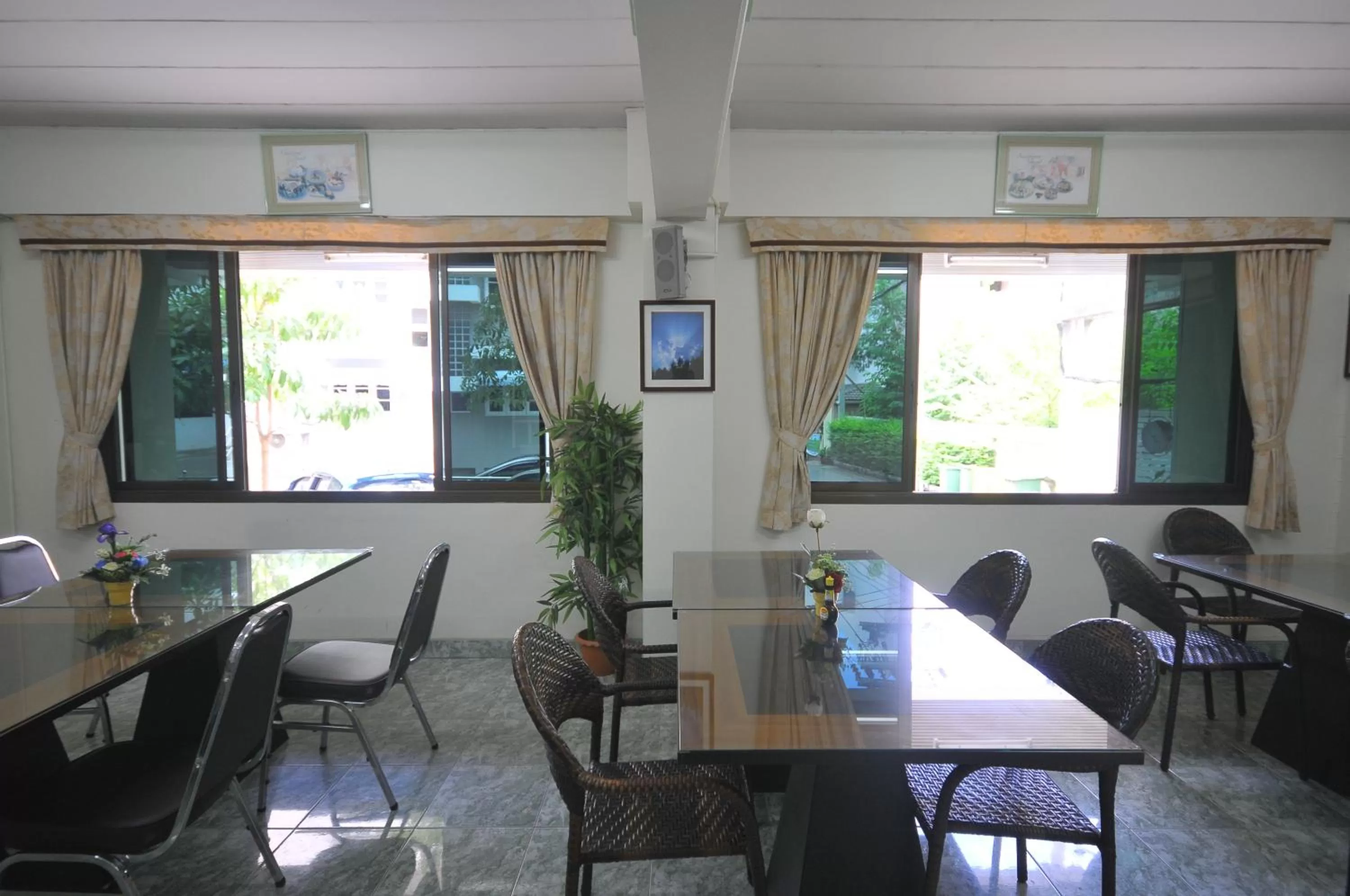 Restaurant/places to eat in P Park Residence Charansanitwong