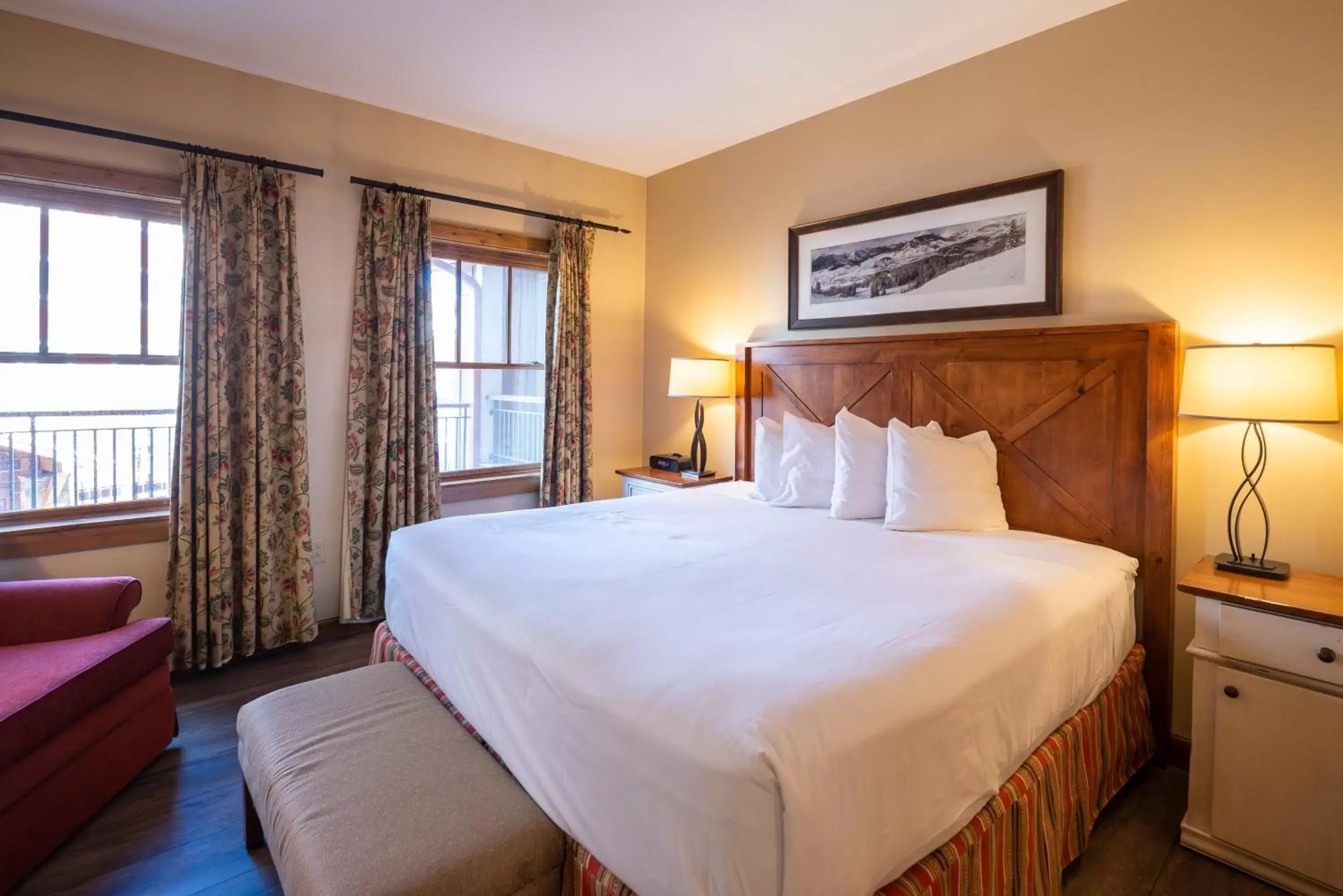 Bed in The Lodge at Mountaineer Square Bed in The Lodge at Mountaineer Square