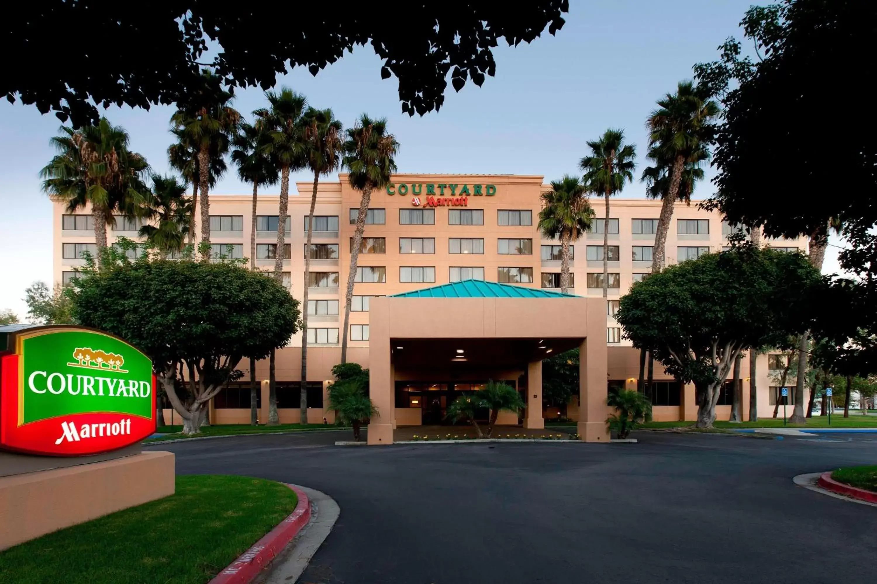 Property Building in Courtyard by Marriott Cypress Anaheim / Orange County