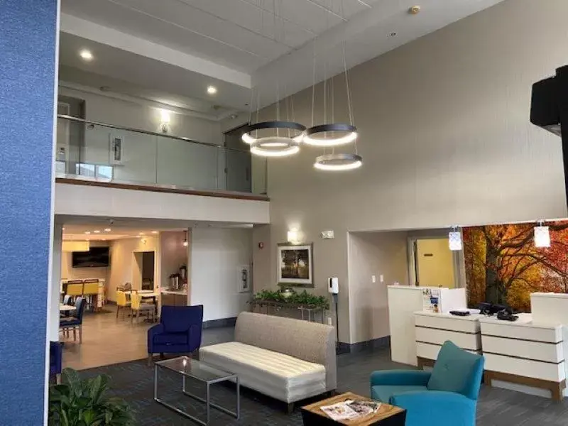 Seating Area in Comfort Inn & Suites Tipp City - I-75