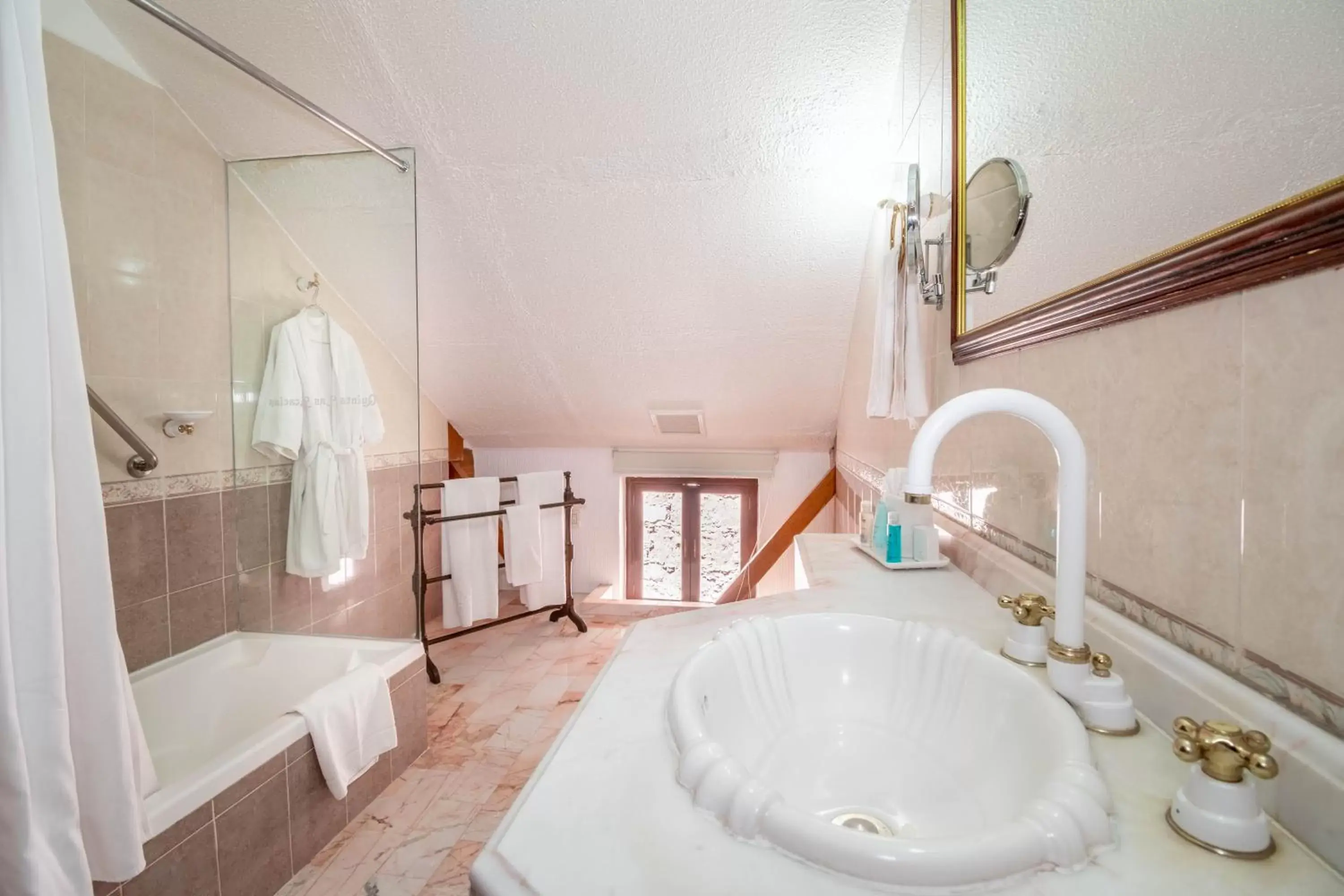 Shower, Bathroom in Quinta Las Acacias Hotel Boutique