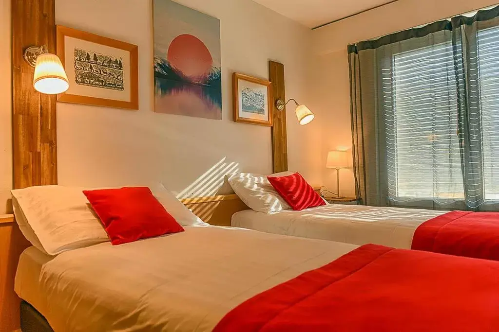 Bedroom, Bed in Hotel des Alpes Bulle center