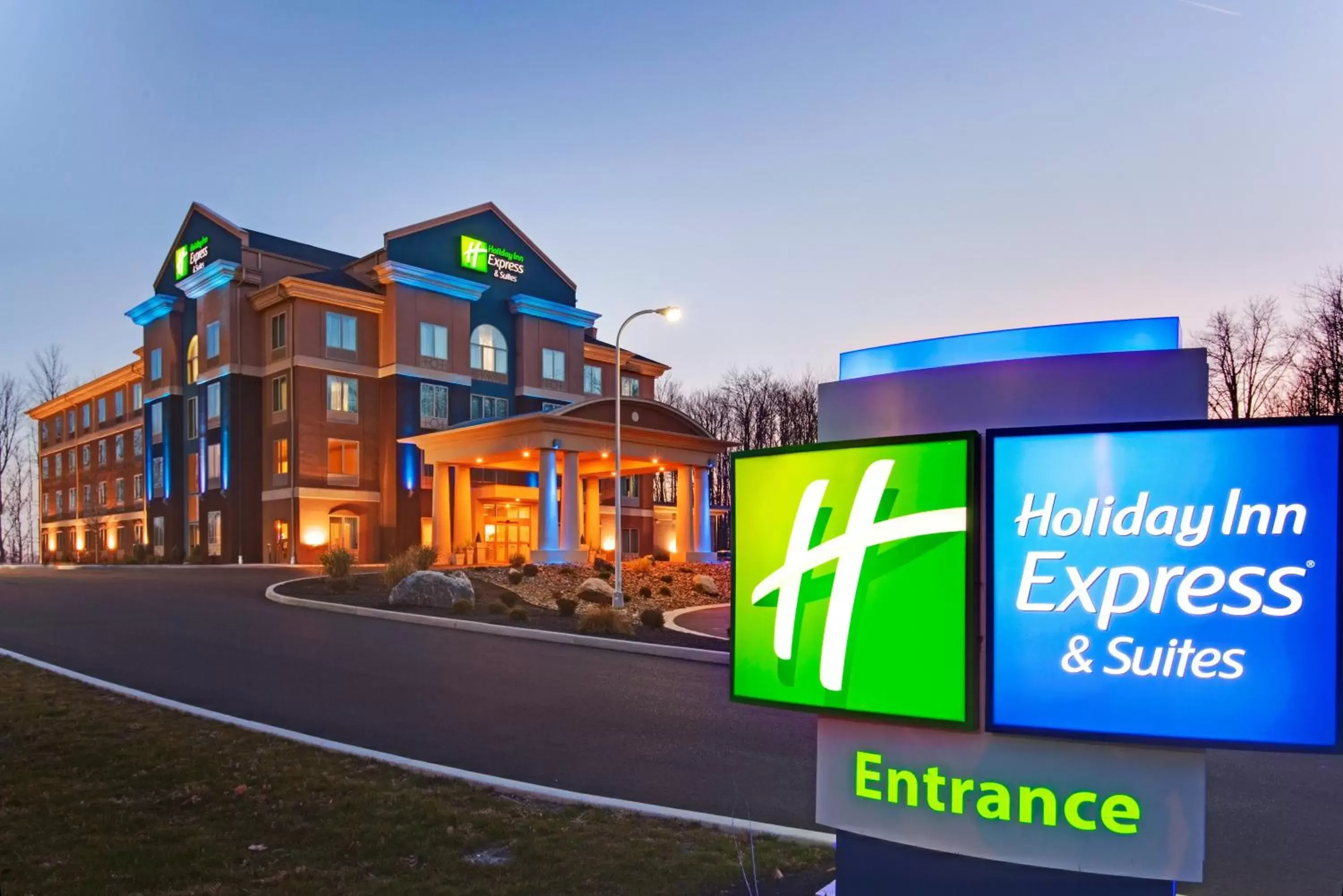 Property Building in Holiday Inn Express Hotel & Suites Hamburg, an IHG Hotel