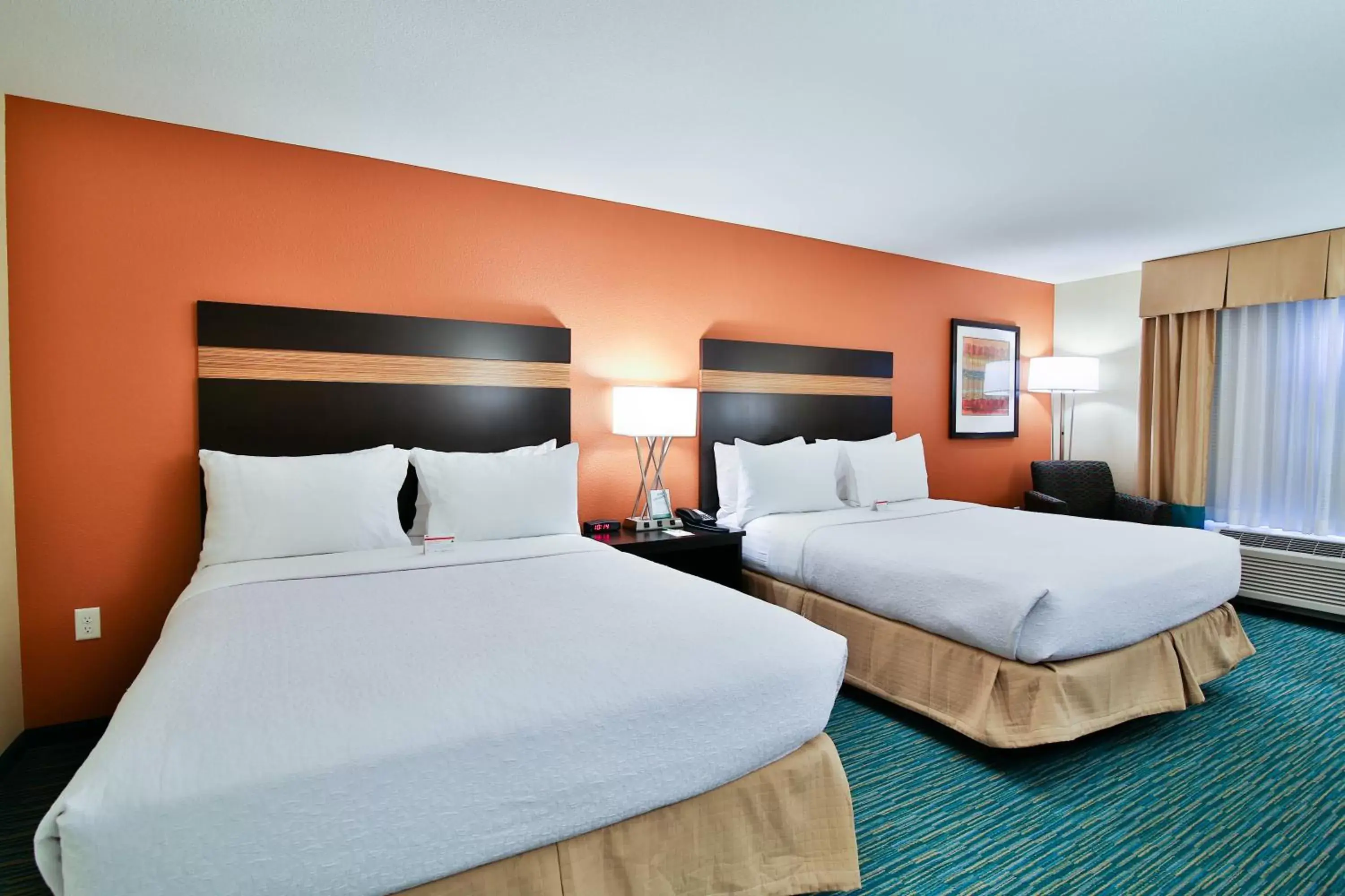 Photo of the whole room, Bed in Holiday Inn Bismarck, an IHG Hotel
