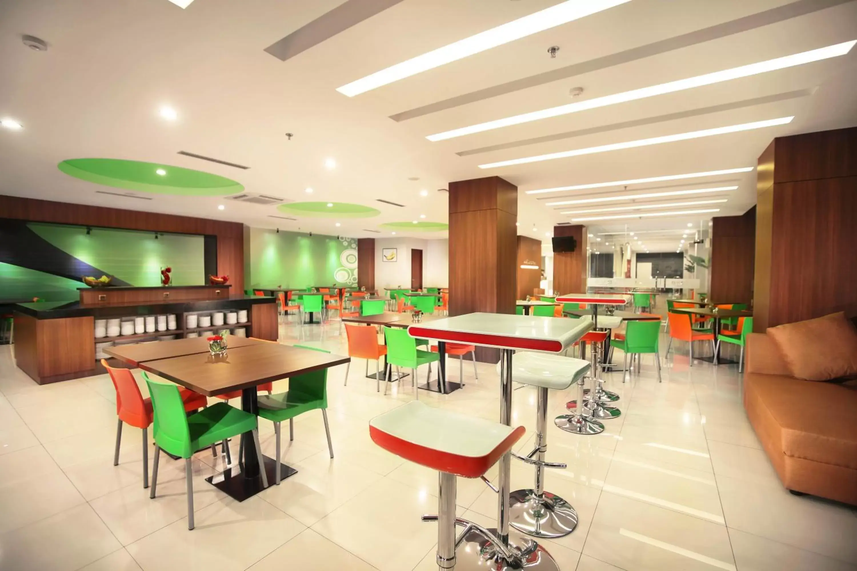 Restaurant/Places to Eat in favehotel Hyper Square