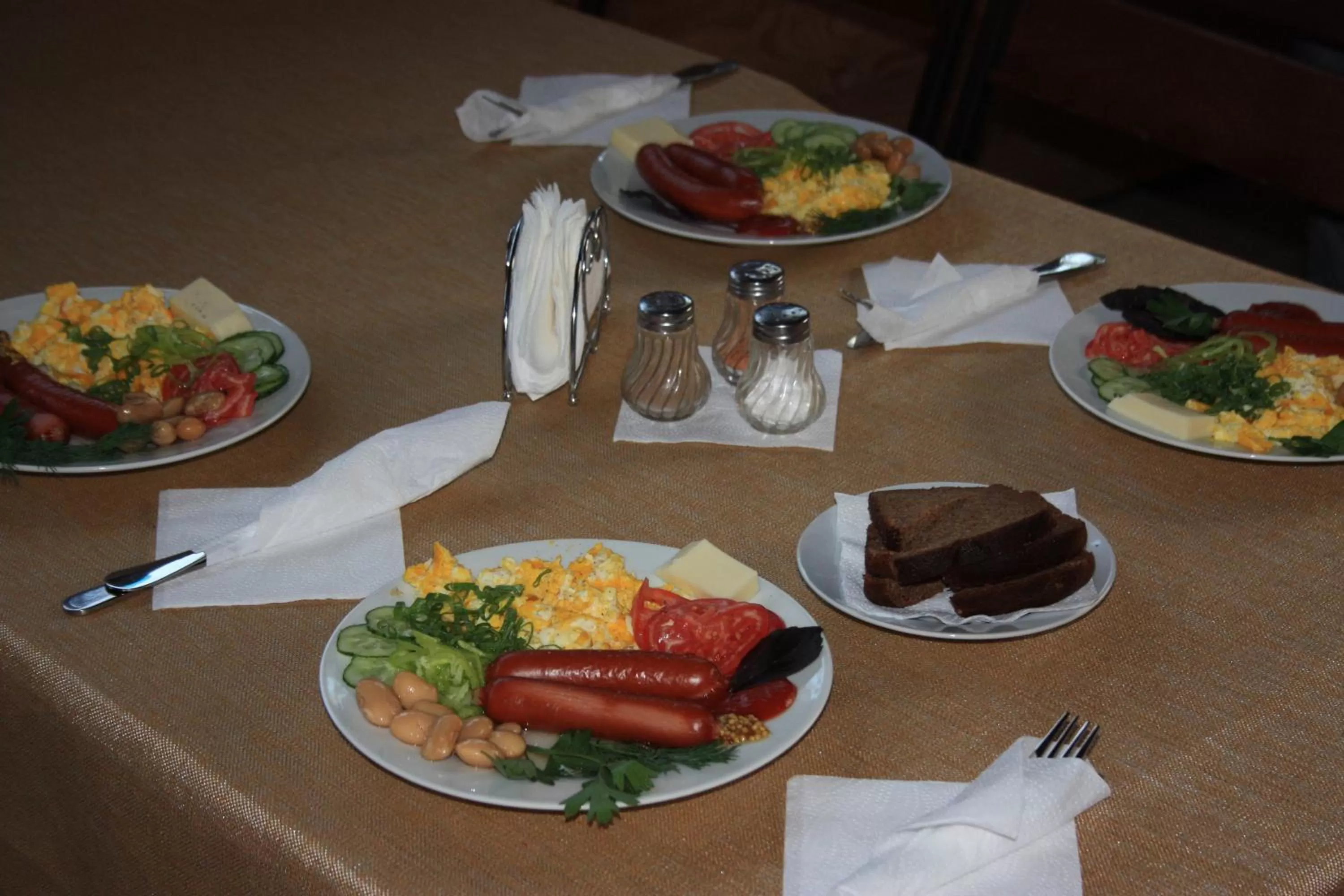 Restaurant/places to eat in Inn Khlibodarskiy