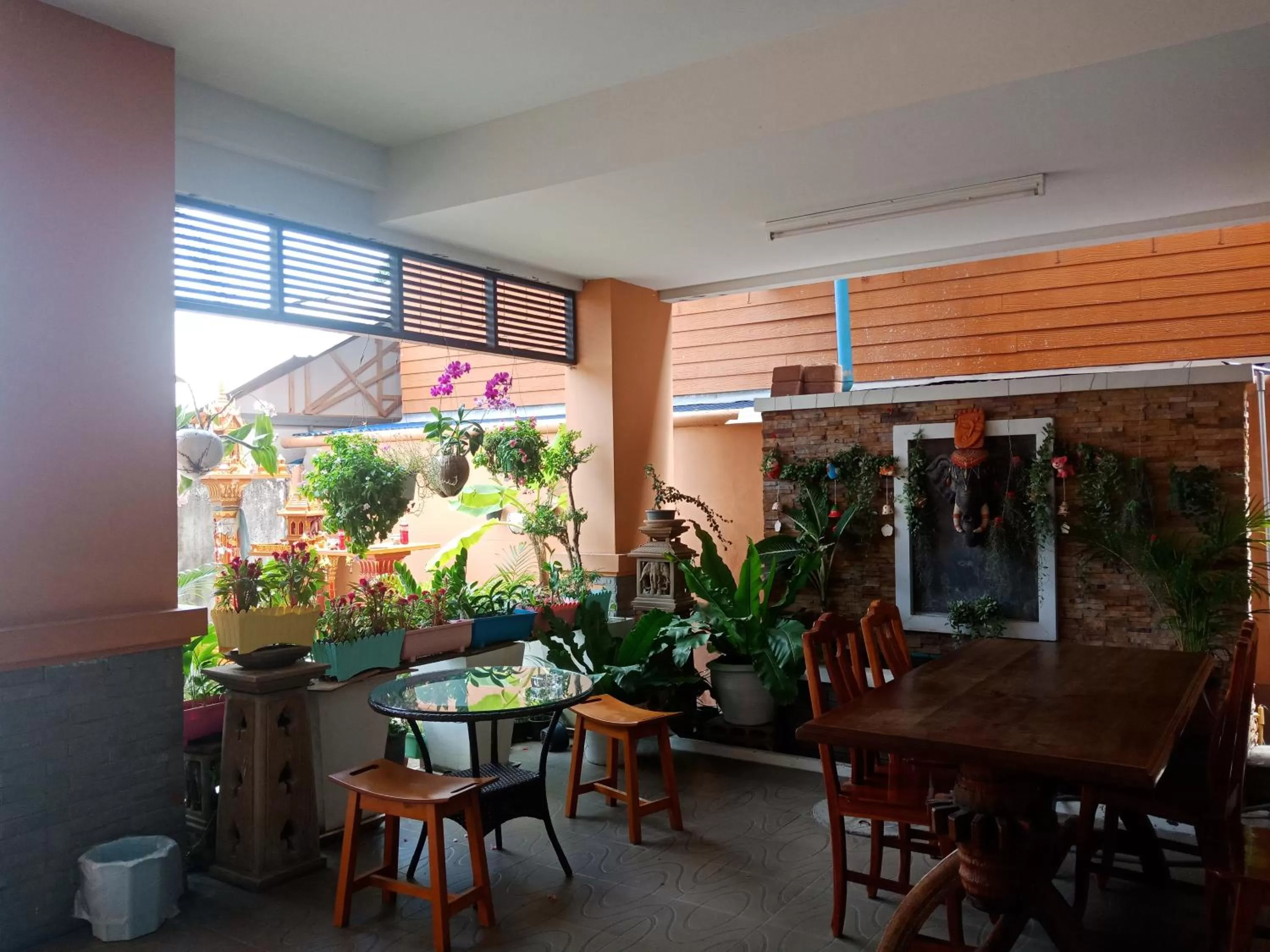 Restaurant/Places to Eat in Baanpak Sam Anong