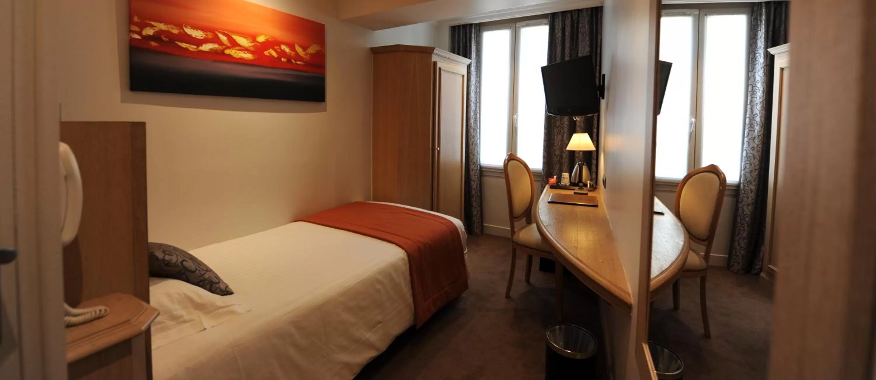Photo of the whole room, Bed in Hôtel Du Midi Paris Montparnasse