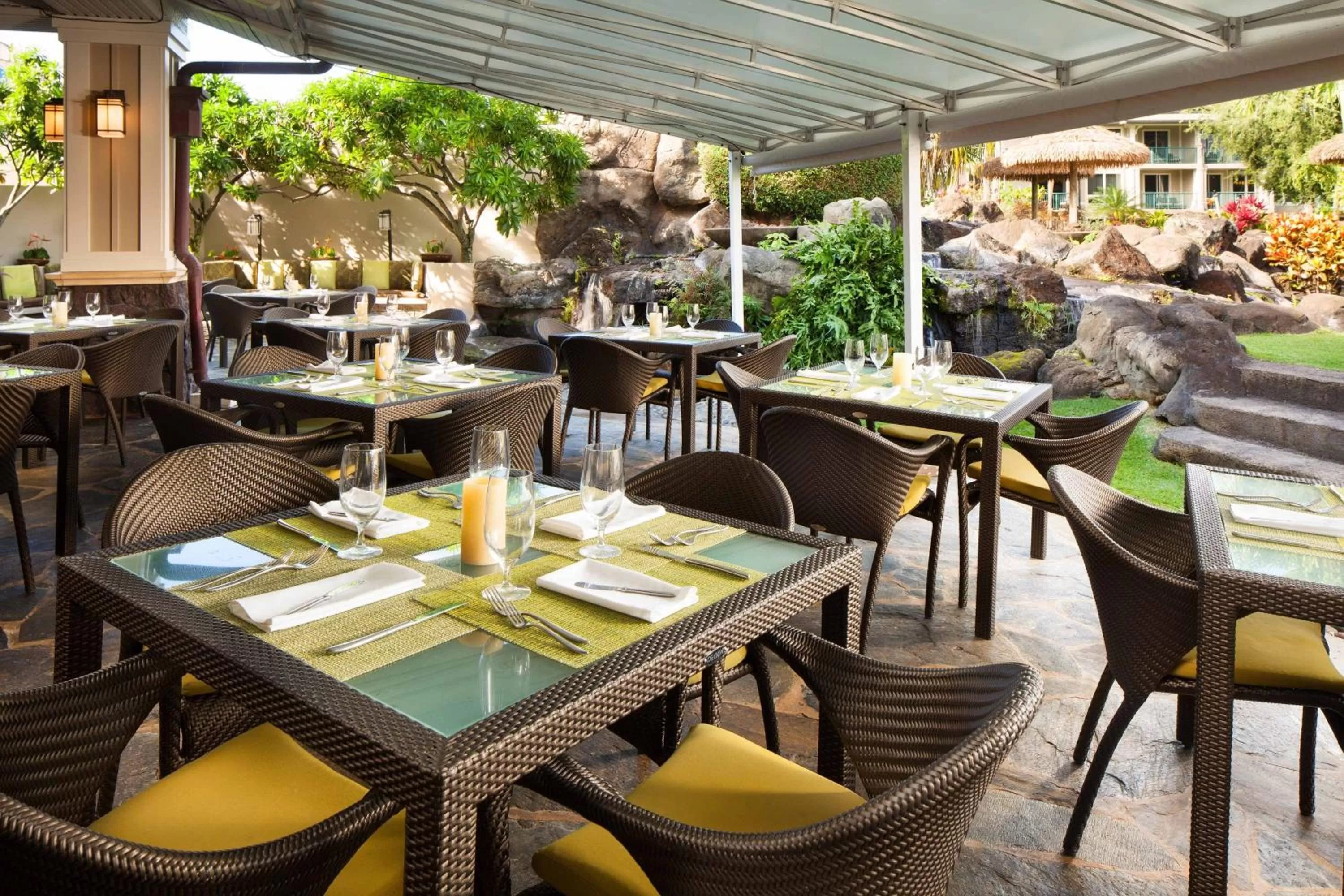 Lounge or bar in The Westin Princeville Ocean Resort Villas