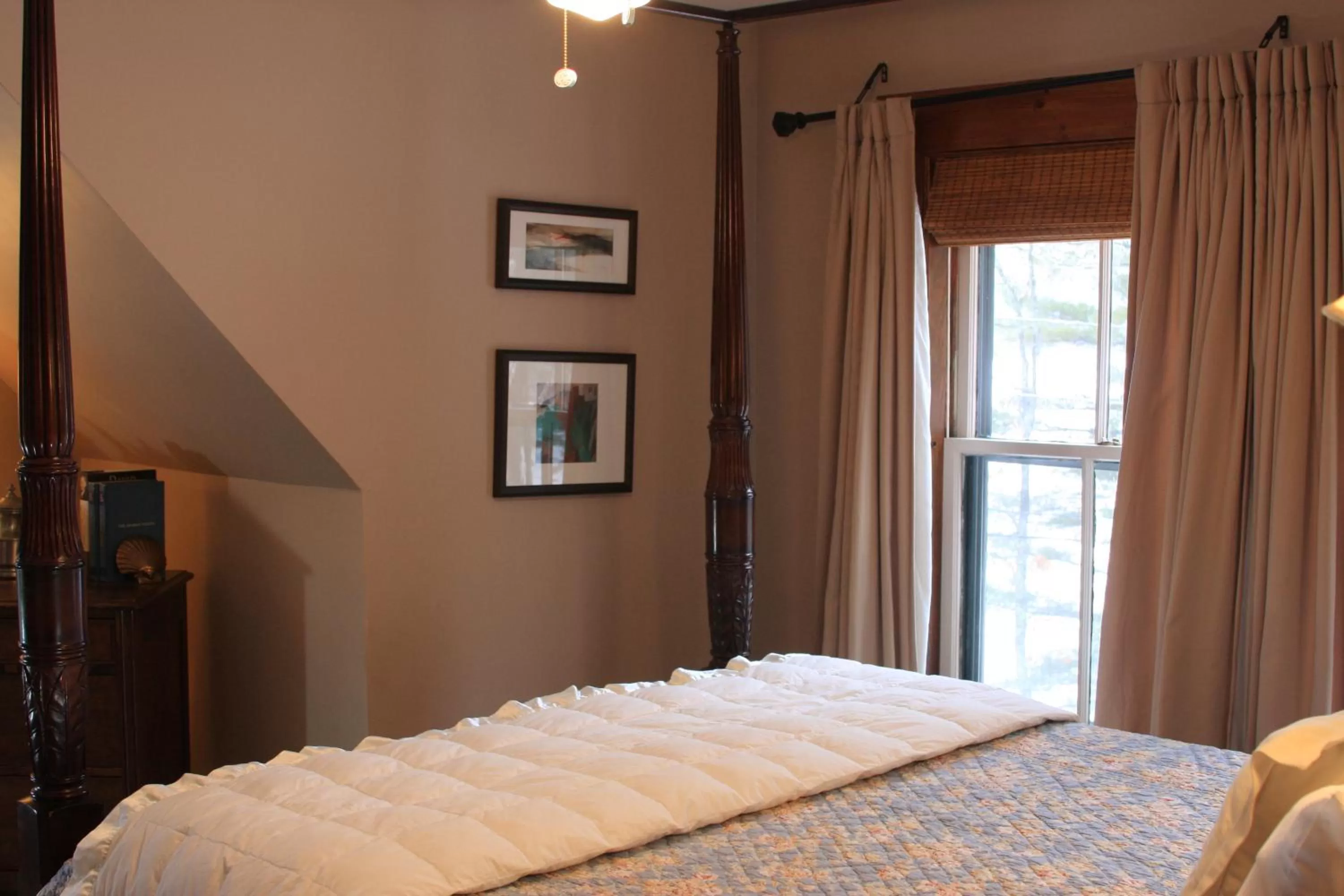 Lake view, Bed in Follansbee Inn