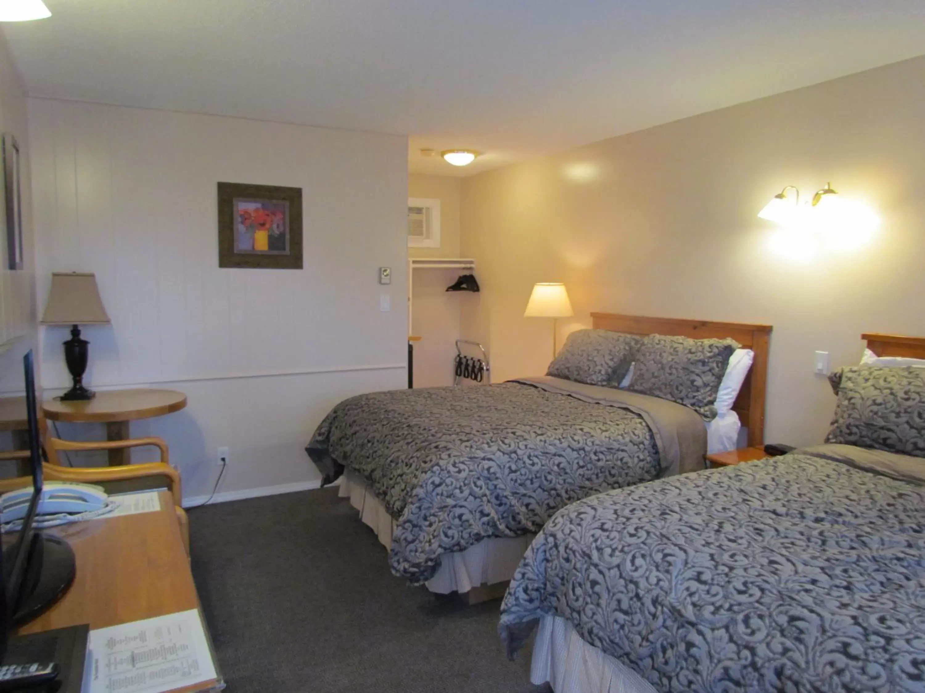 Standard Double Room with Two Double Beds in Rosedale Motel