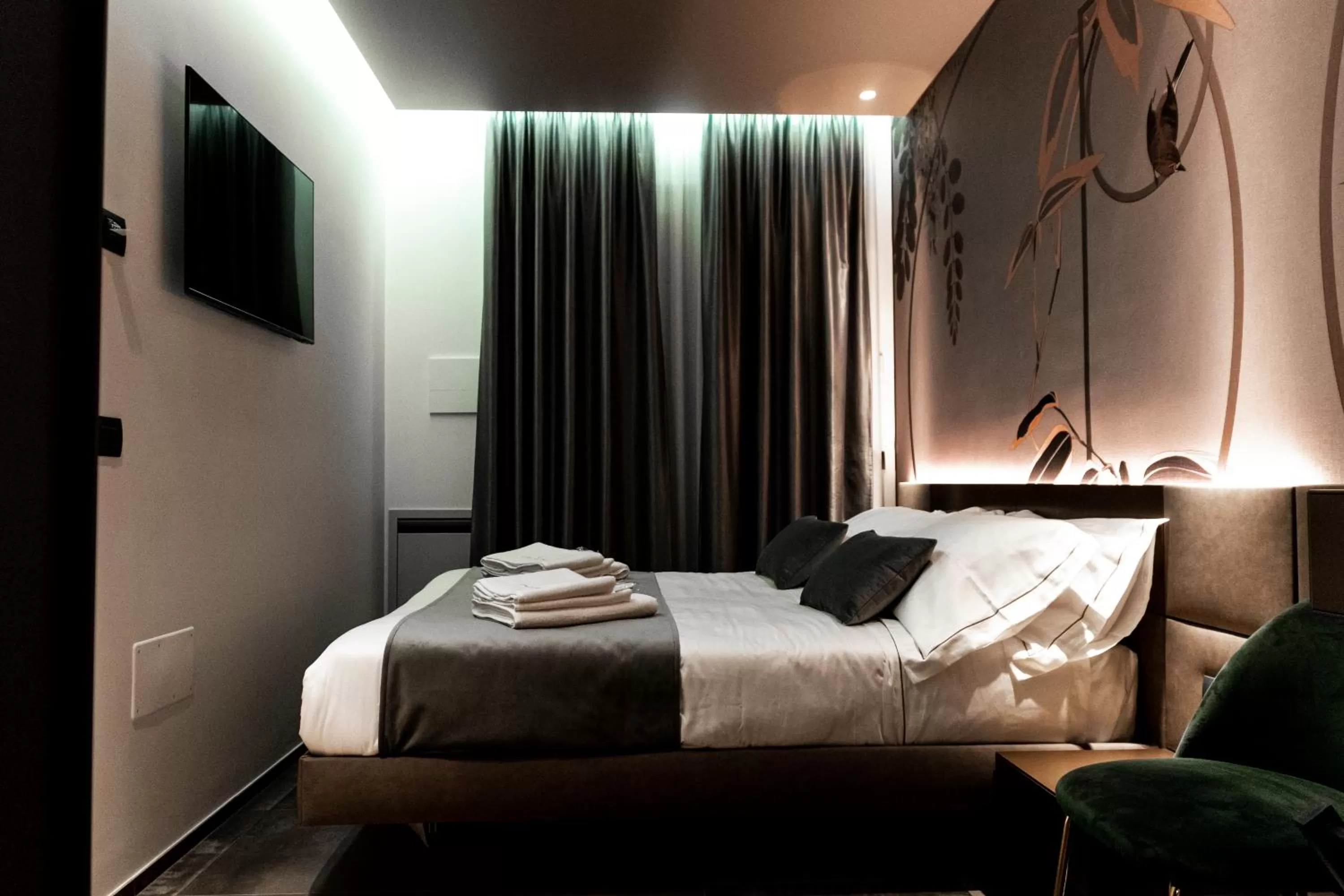 Photo of the whole room, Bed in Trèscharme