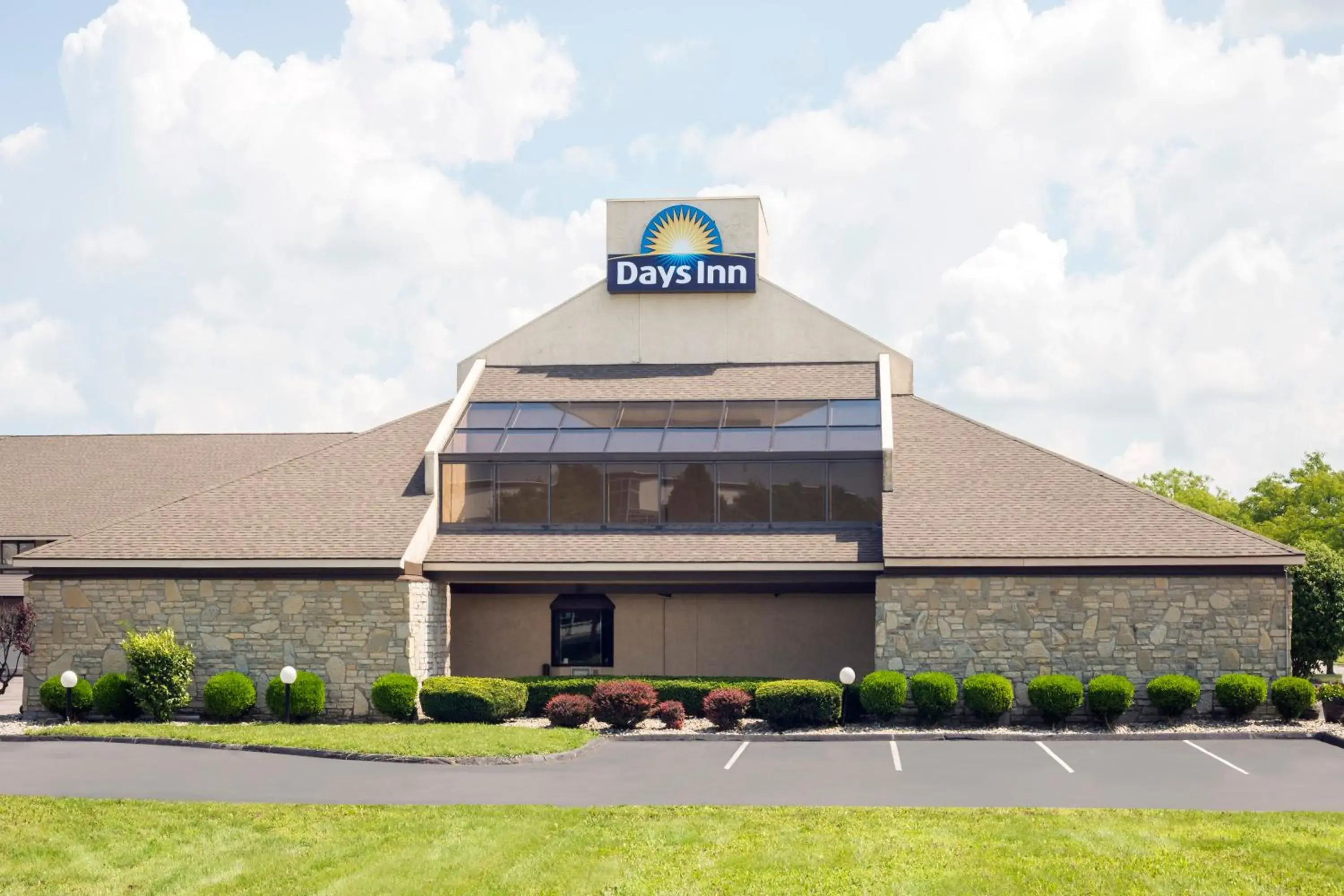Property building in Days Inn by Wyndham Maumee/Toledo Property building in Days Inn by Wyndham Maumee/Toledo