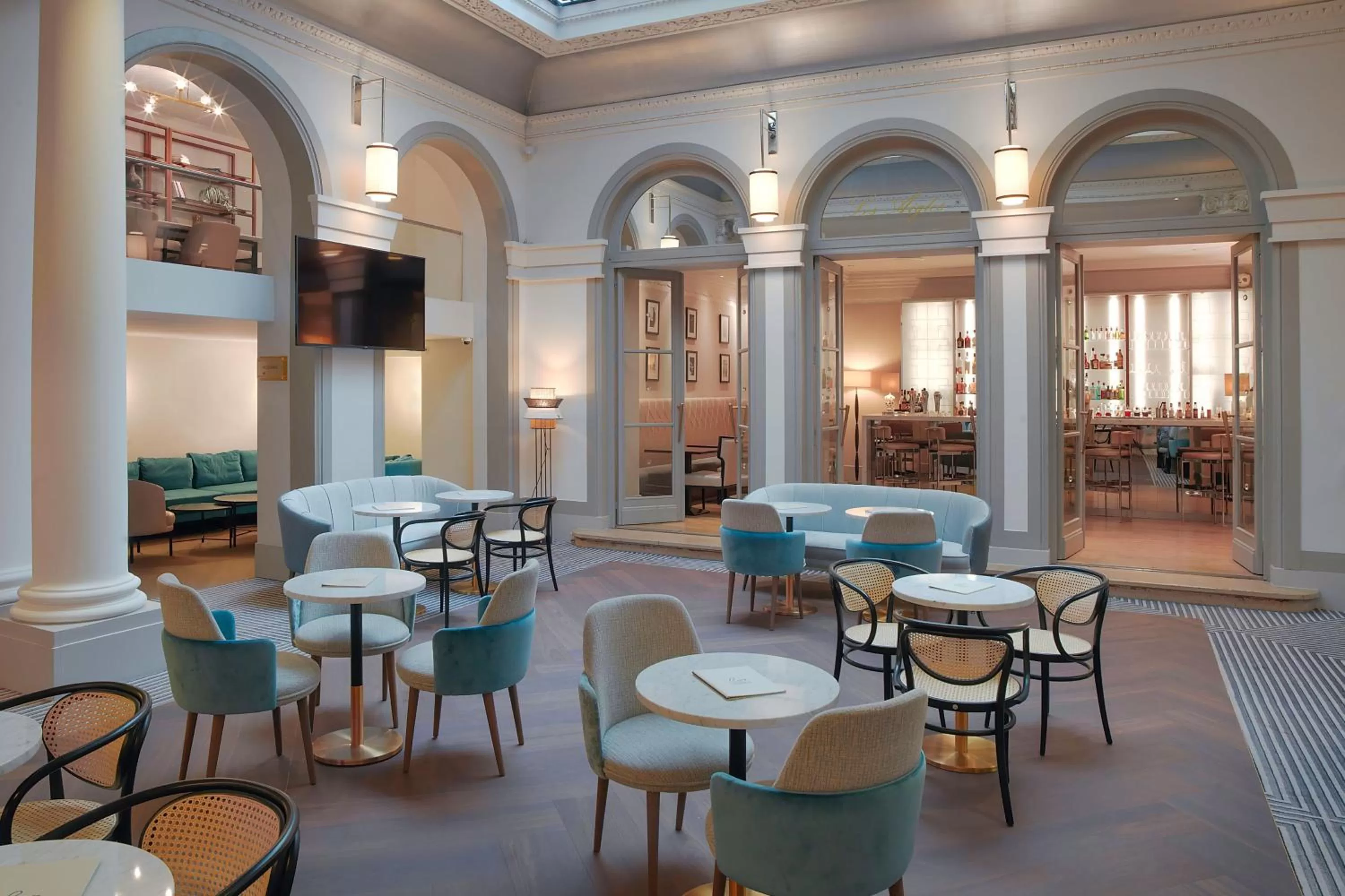 Lounge or bar in Paris Marriott Opera Ambassador Hotel