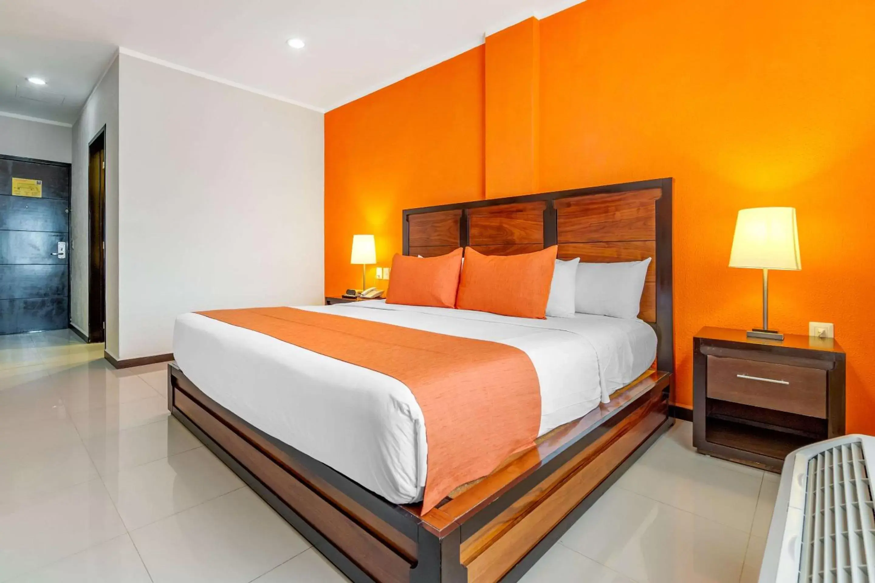 Photo of the whole room, Bed in Comfort Inn Cancún Aeropuerto