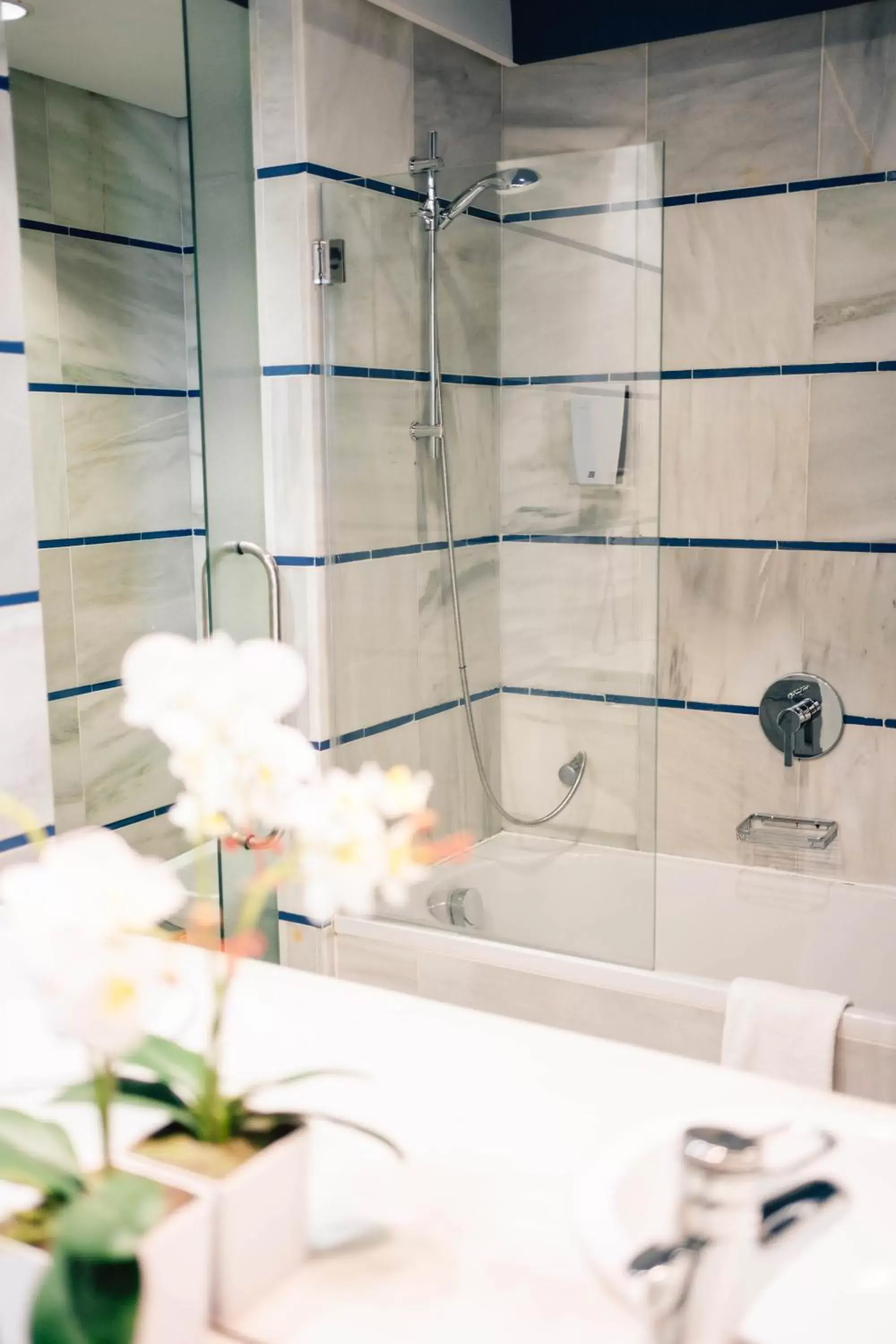Shower, Bathroom in Hotel Puerto Sherry