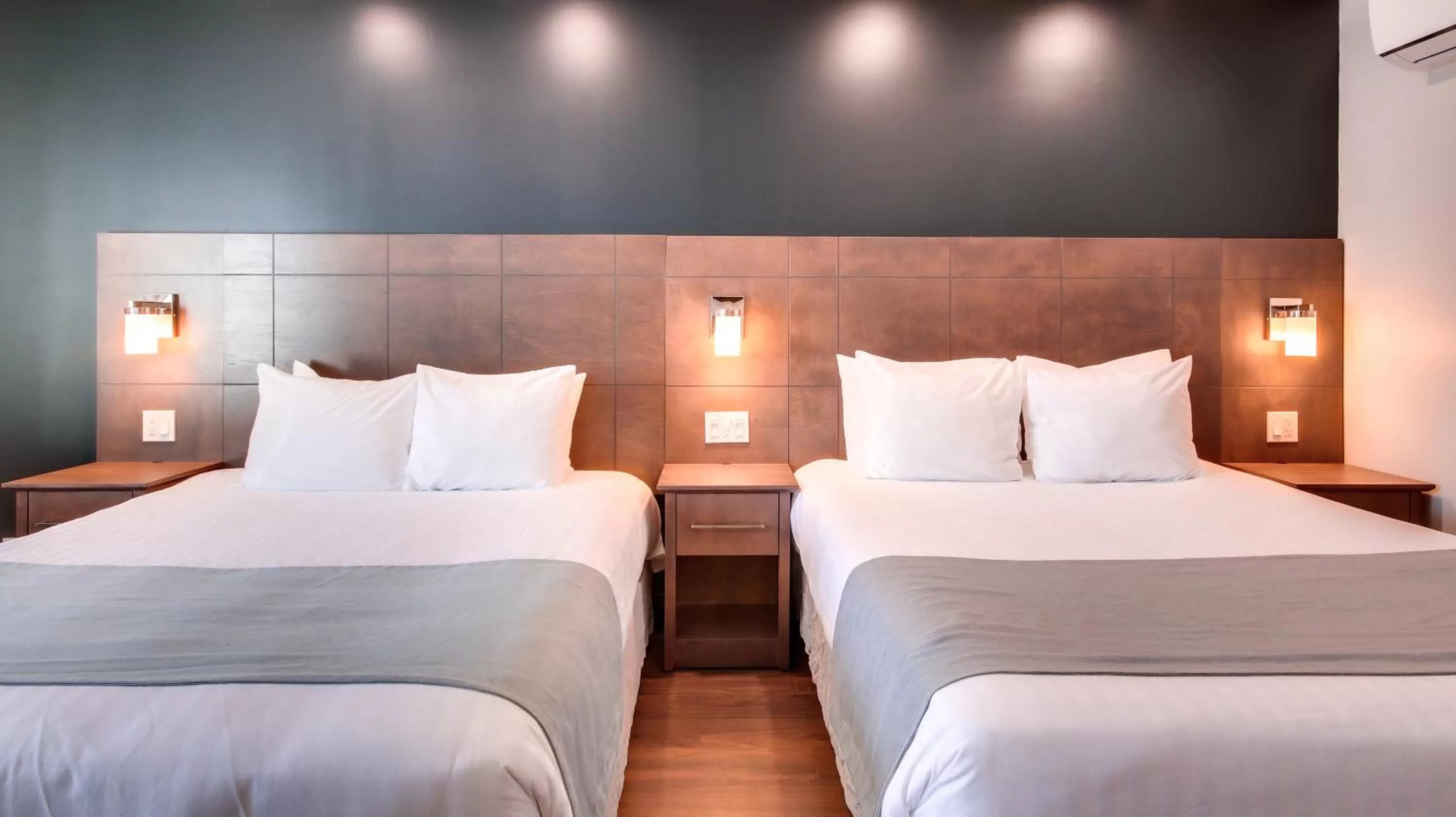 Bed in Hôtel Marineau Shawinigan