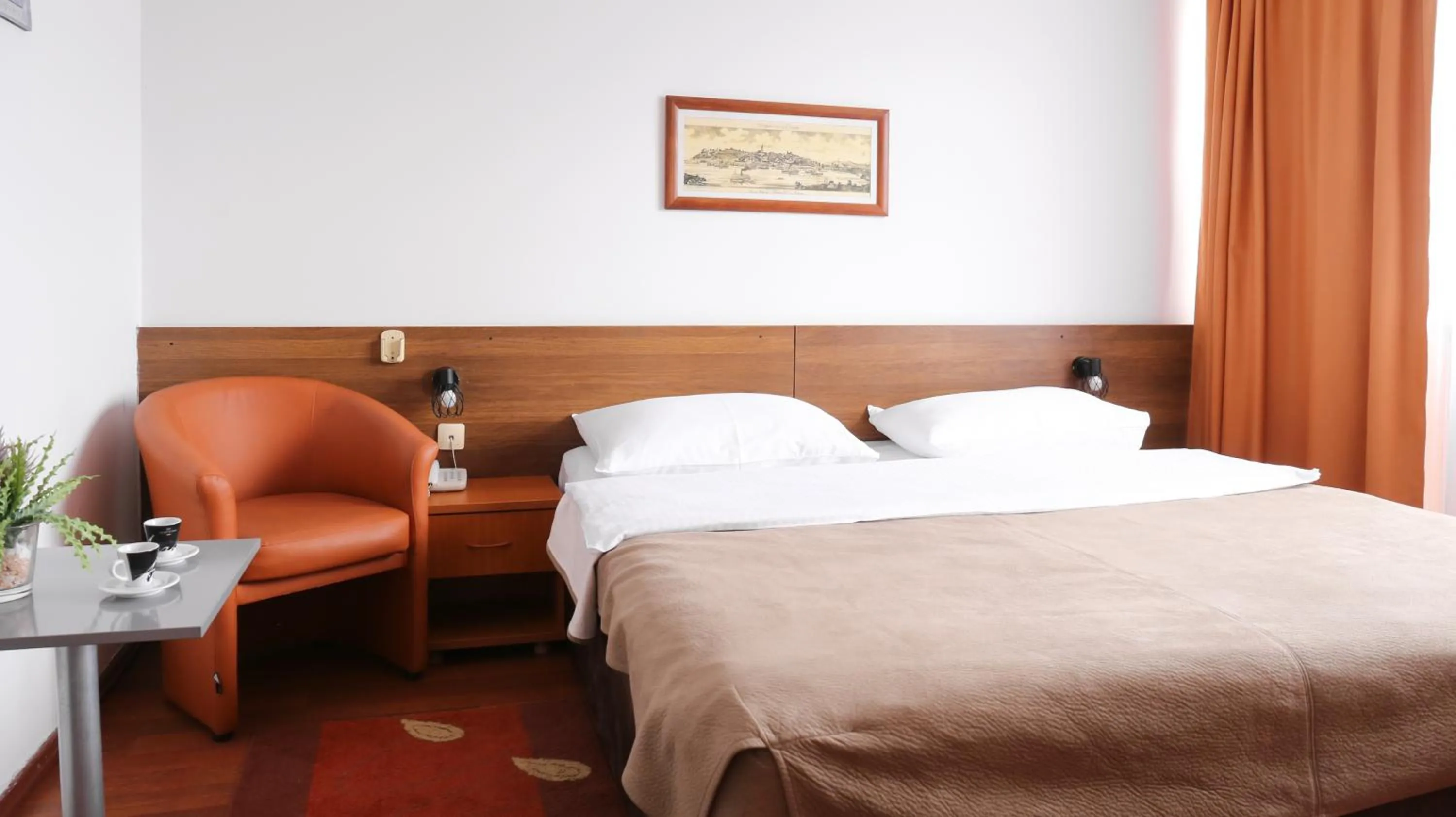 Bed in Hotel Srbija-FREE PARKING