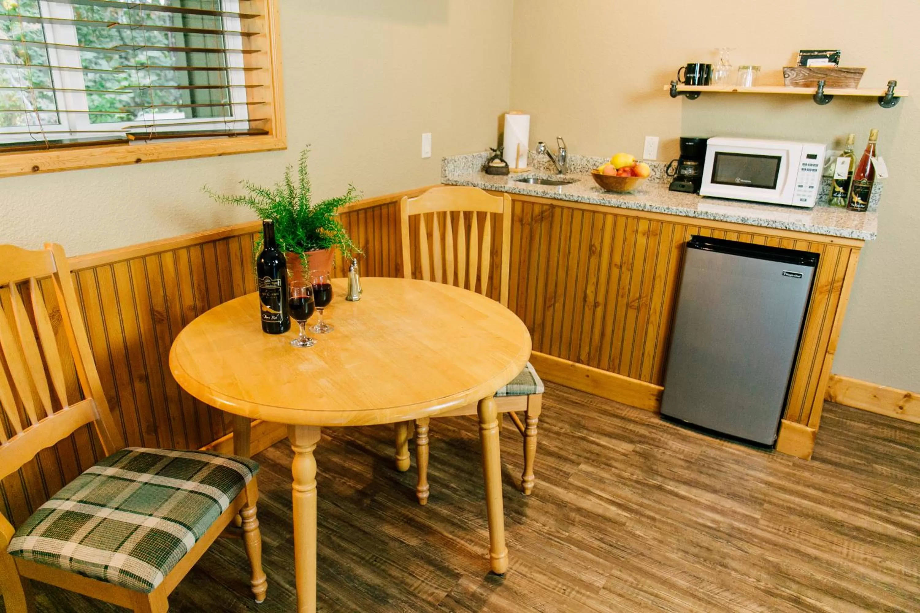 Dining area in Pine River Ranch B&B