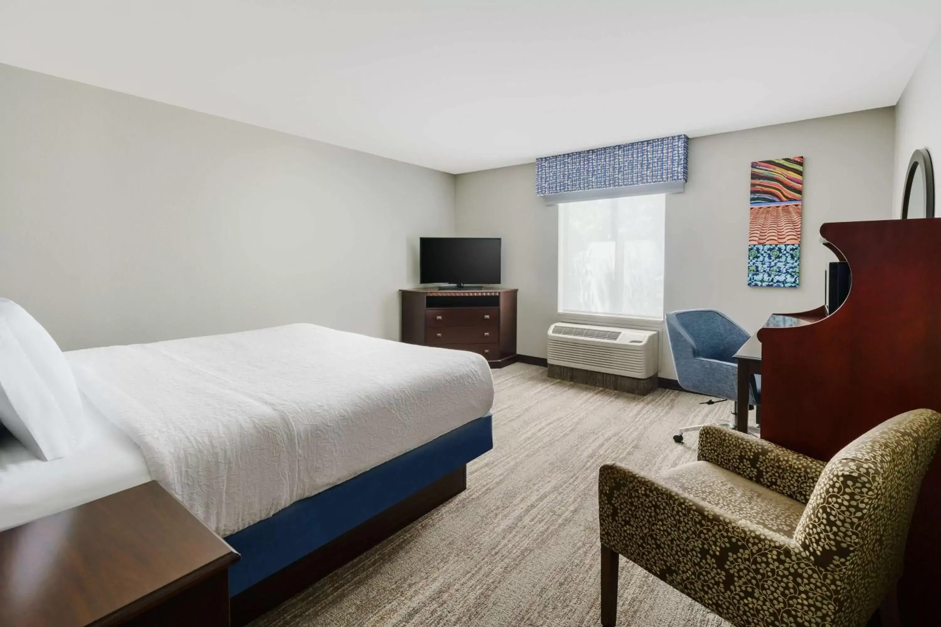 Bed in Hampton Inn & Suites West Sacramento