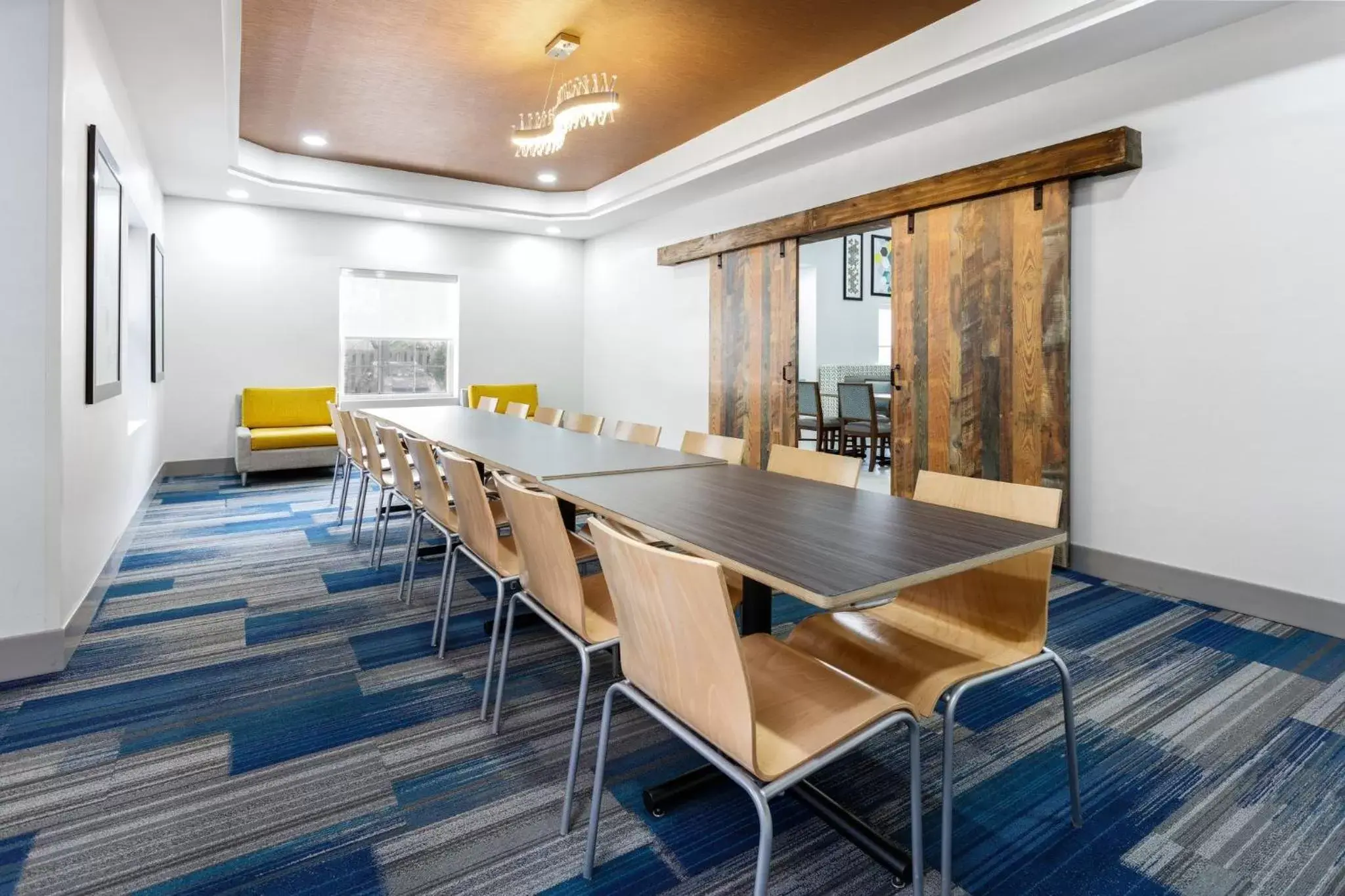 Meeting/conference room in Holiday Inn Express & Suites Williamsburg, an IHG Hotel