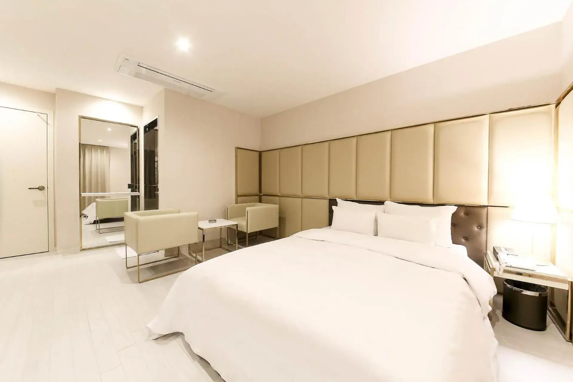 Photo of the whole room, Bed in Hotel Star Premier Yeoksam