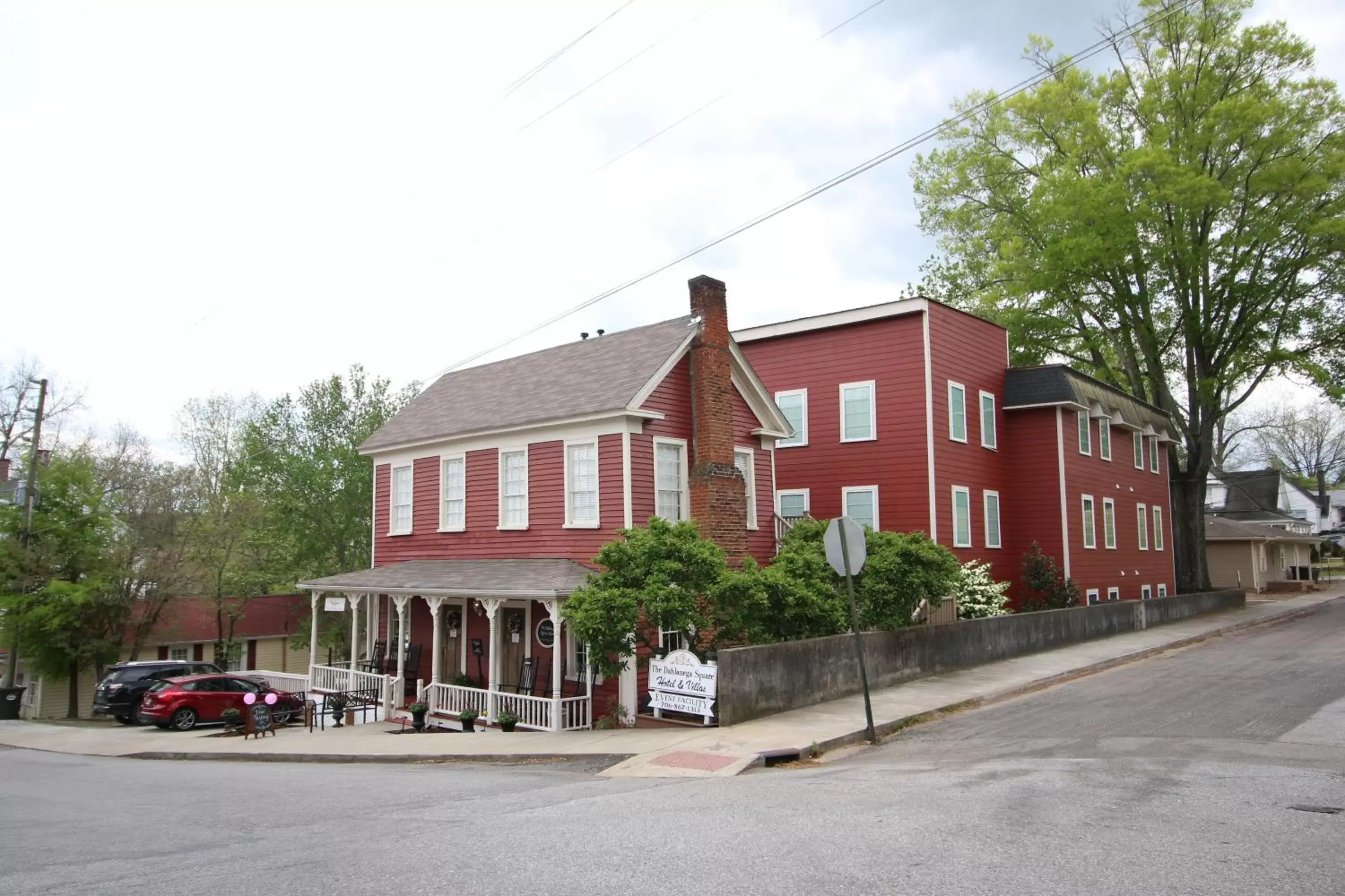 Property Building in The Dahlonega Square Hotel & Villas