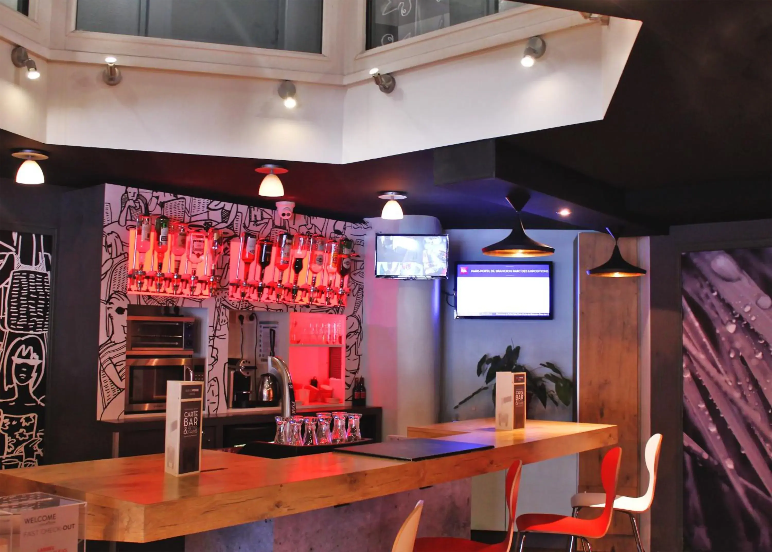 Lounge or bar, Lounge/Bar in ibis Paris Brancion Parc des Expositions 15eme