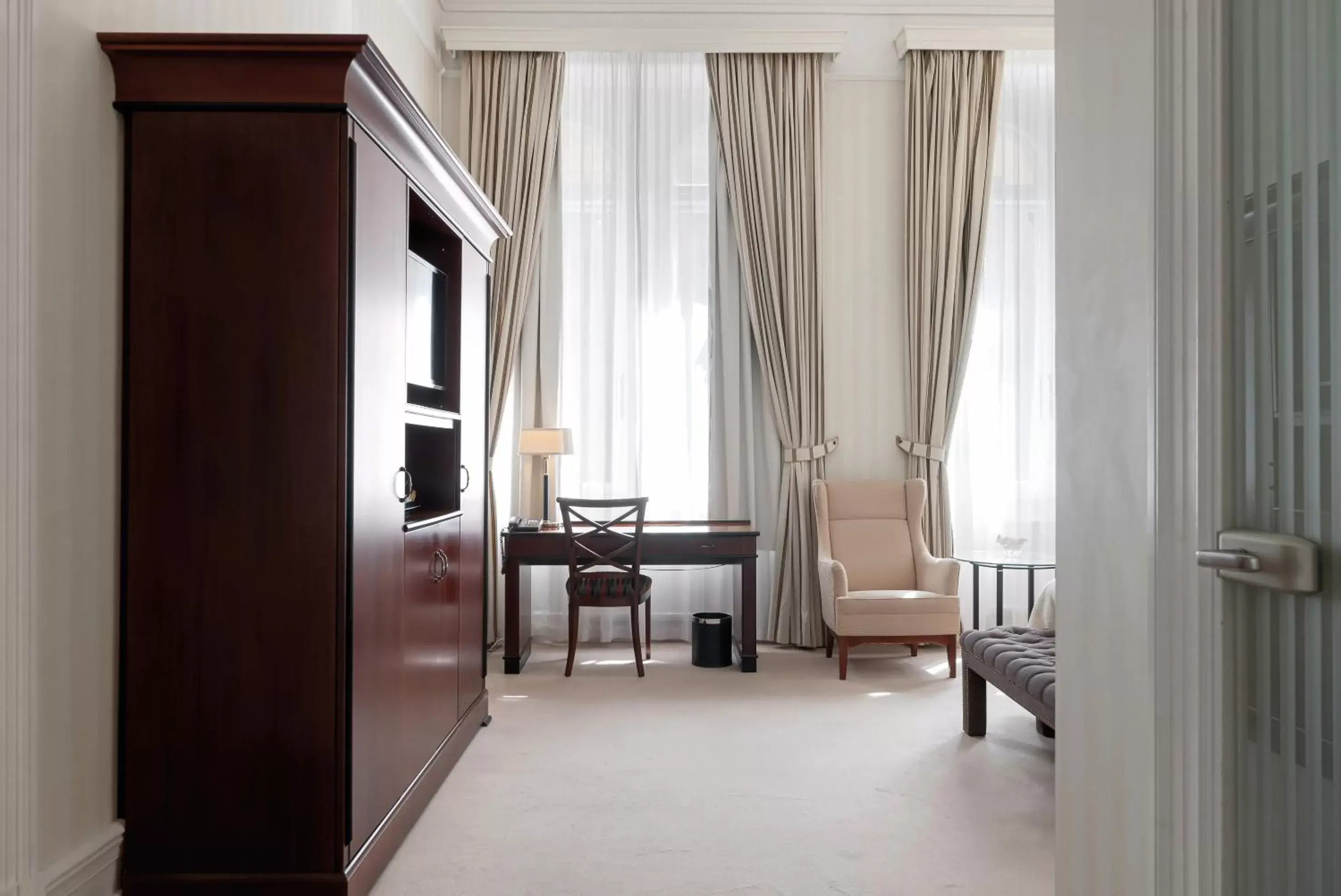 Bedroom, Seating Area in Elite Plaza Hotel