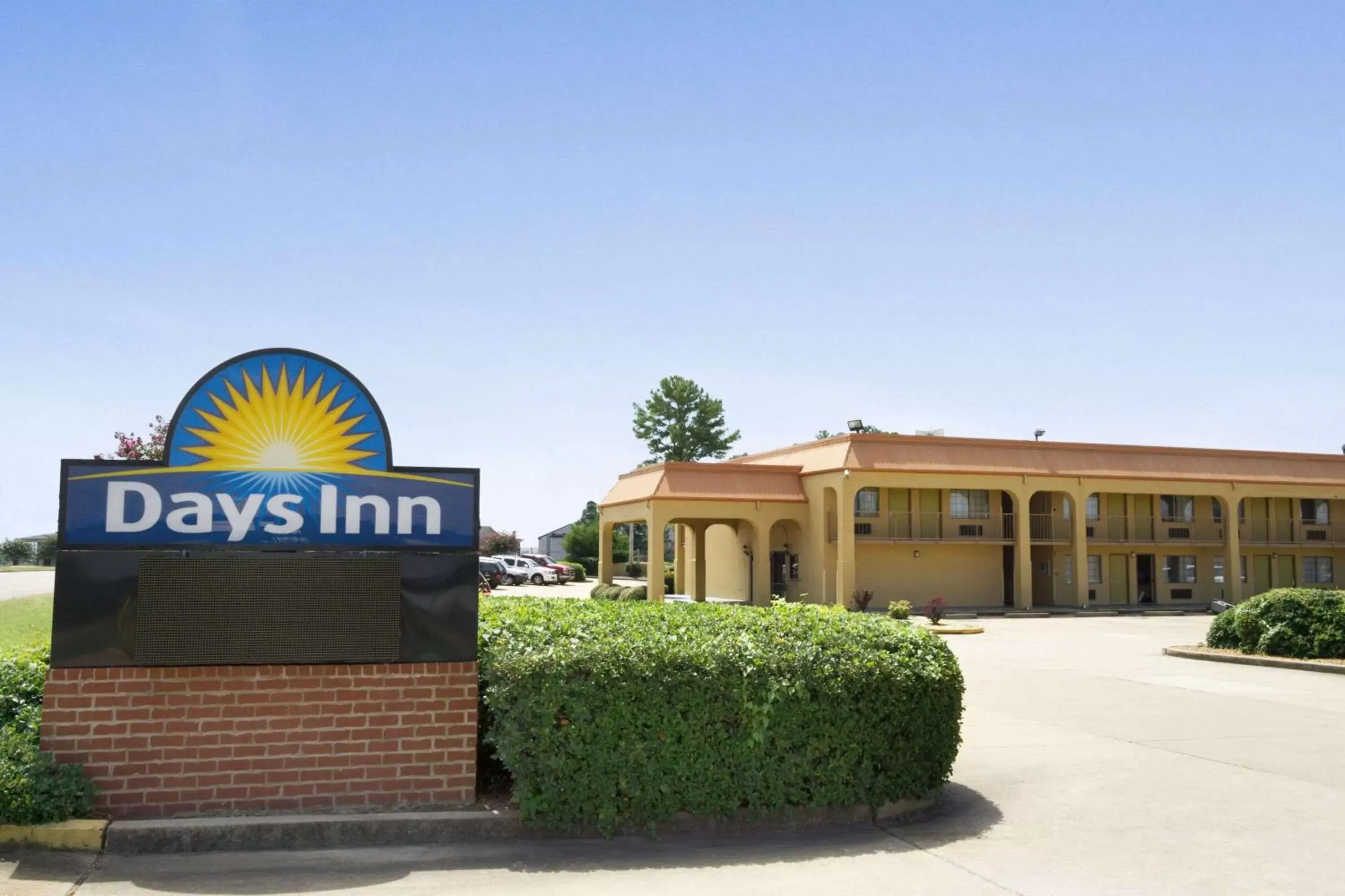 Property building in Days Inn by Wyndham Southaven MS Property building in Days Inn by Wyndham Southaven MS