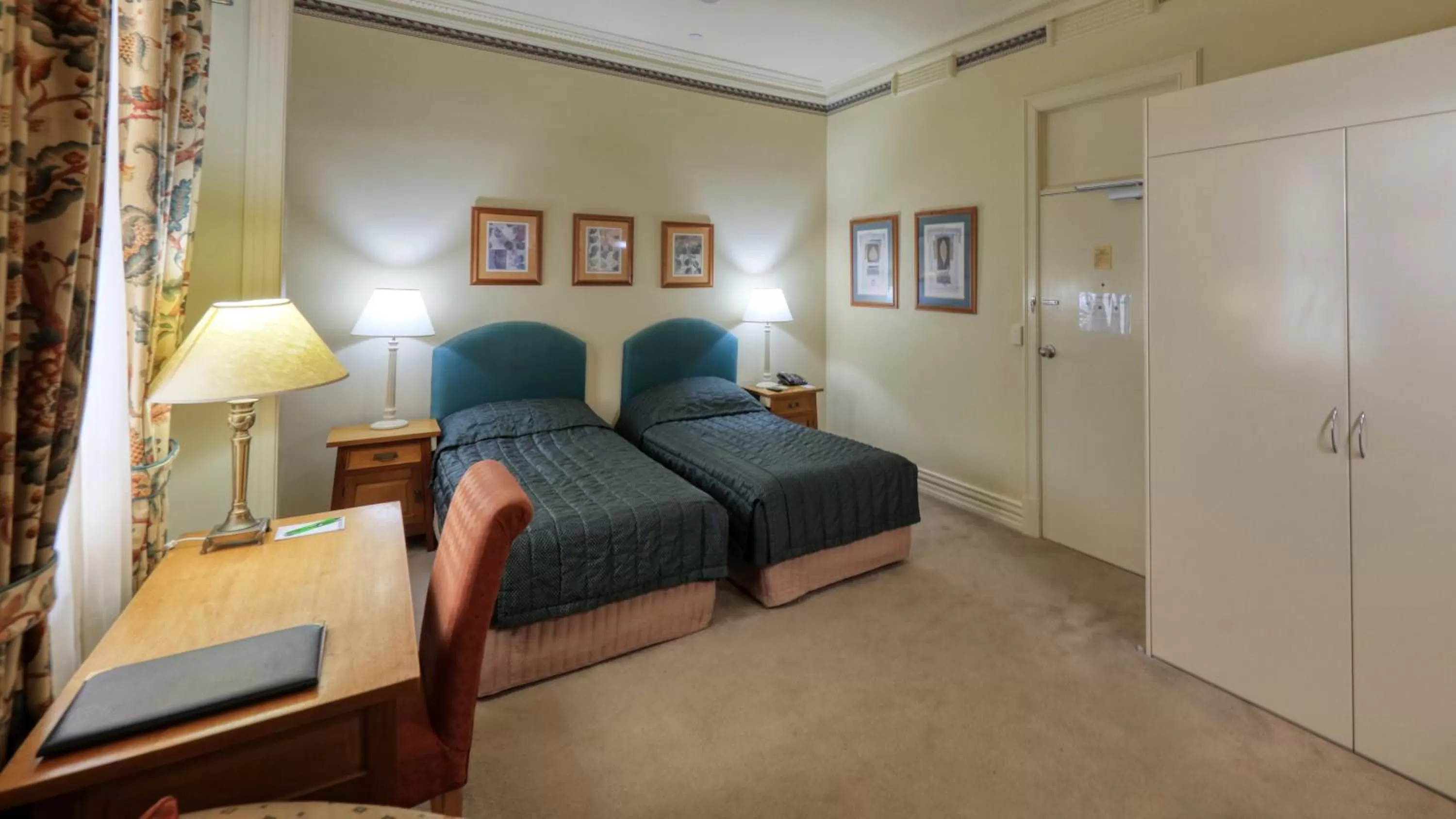 Bed in Royal Exchange Hotel