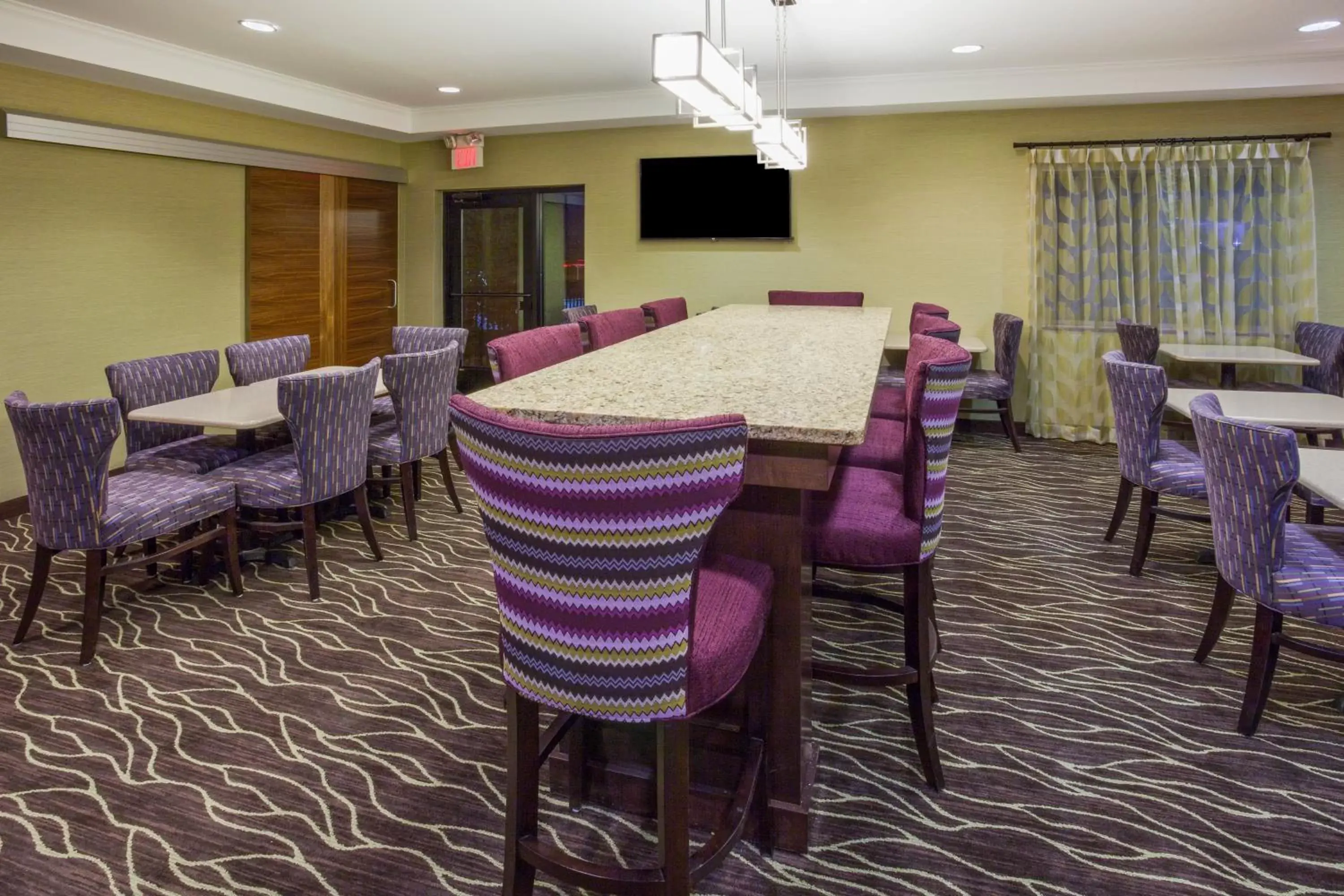 Property building, Restaurant/Places to Eat in Holiday Inn Express Hotel & Suites St. Paul - Woodbury, an IHG Hotel