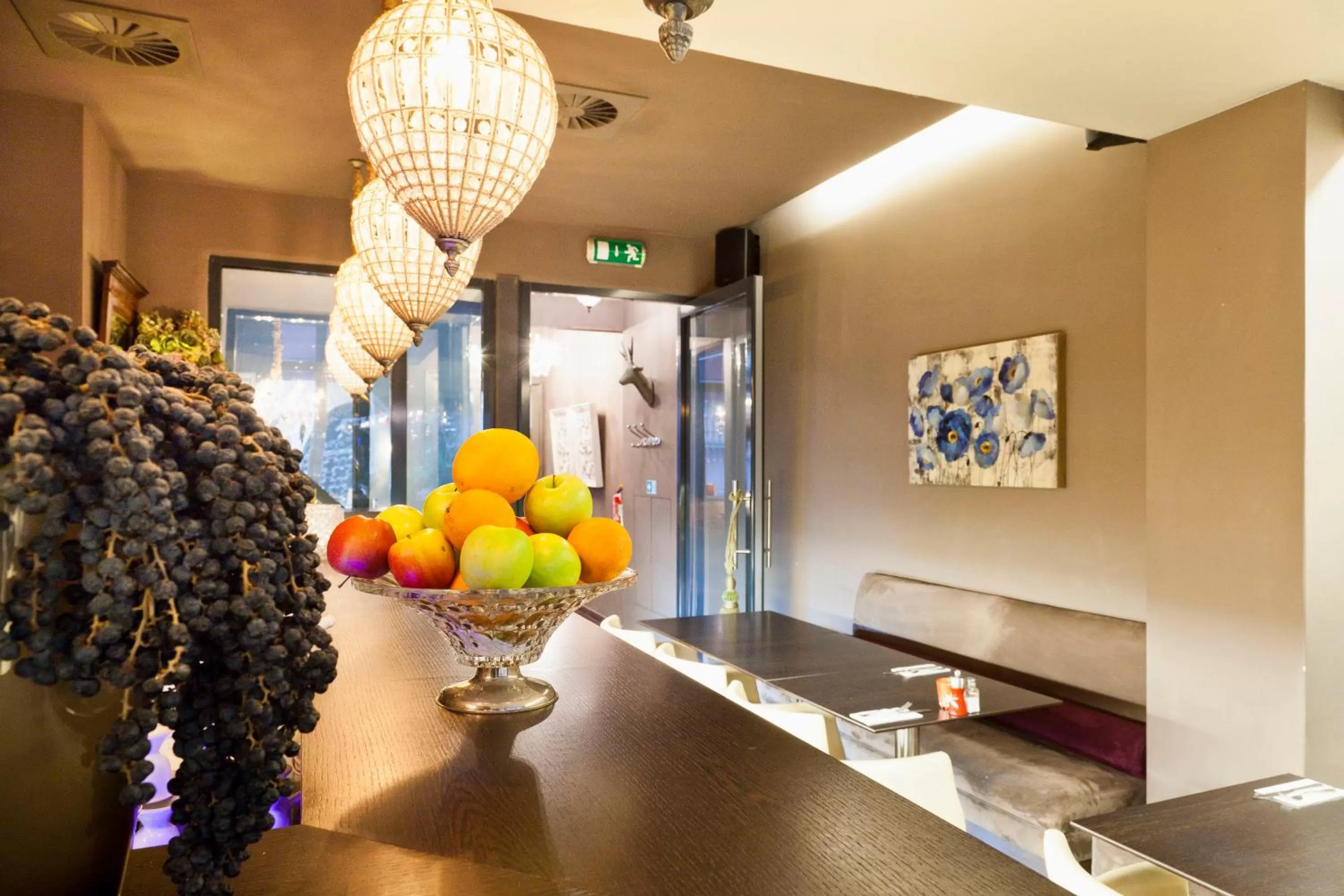 Decorative detail in Hotel Diamonds and Pearls