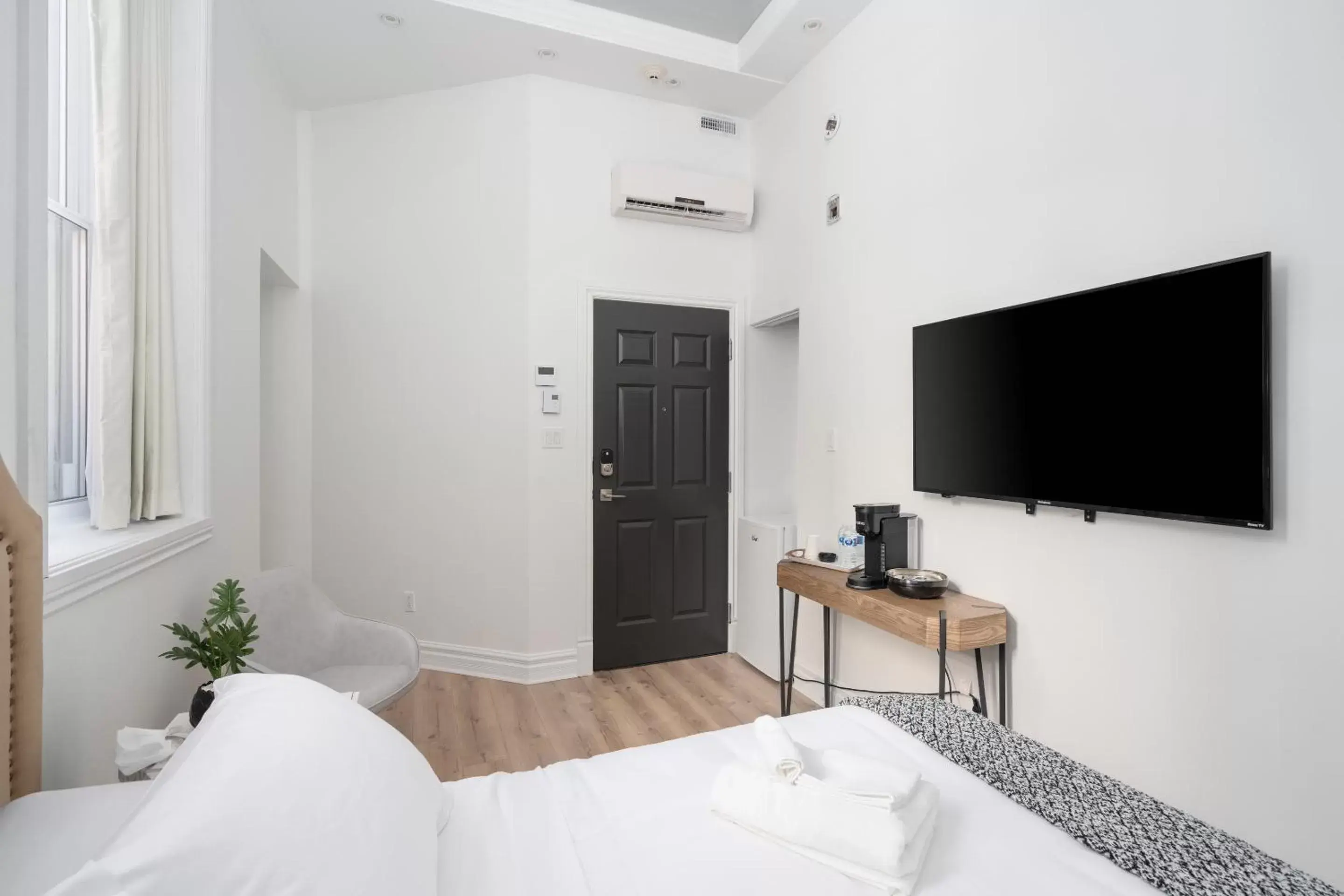 TV/Entertainment Center in Le Penfield Par Nomade MTL